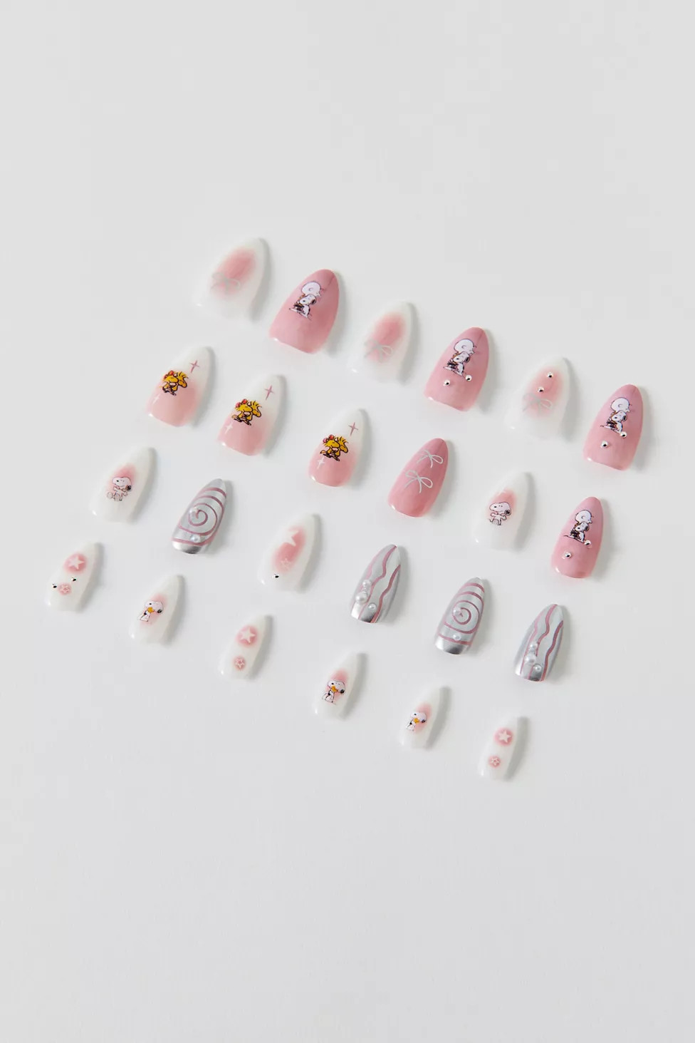 Never Have I Ever X Peanuts Snoopy Press-On Nail Set | Urban Outfitters (US and RoW)