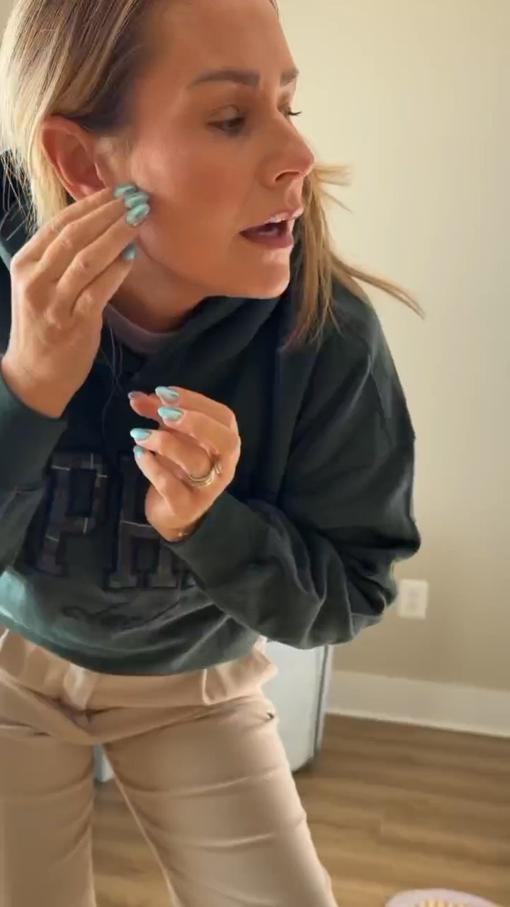 5 minutes, zero stress, still feeling put together.
This is why I swear by easy layers + good basics.