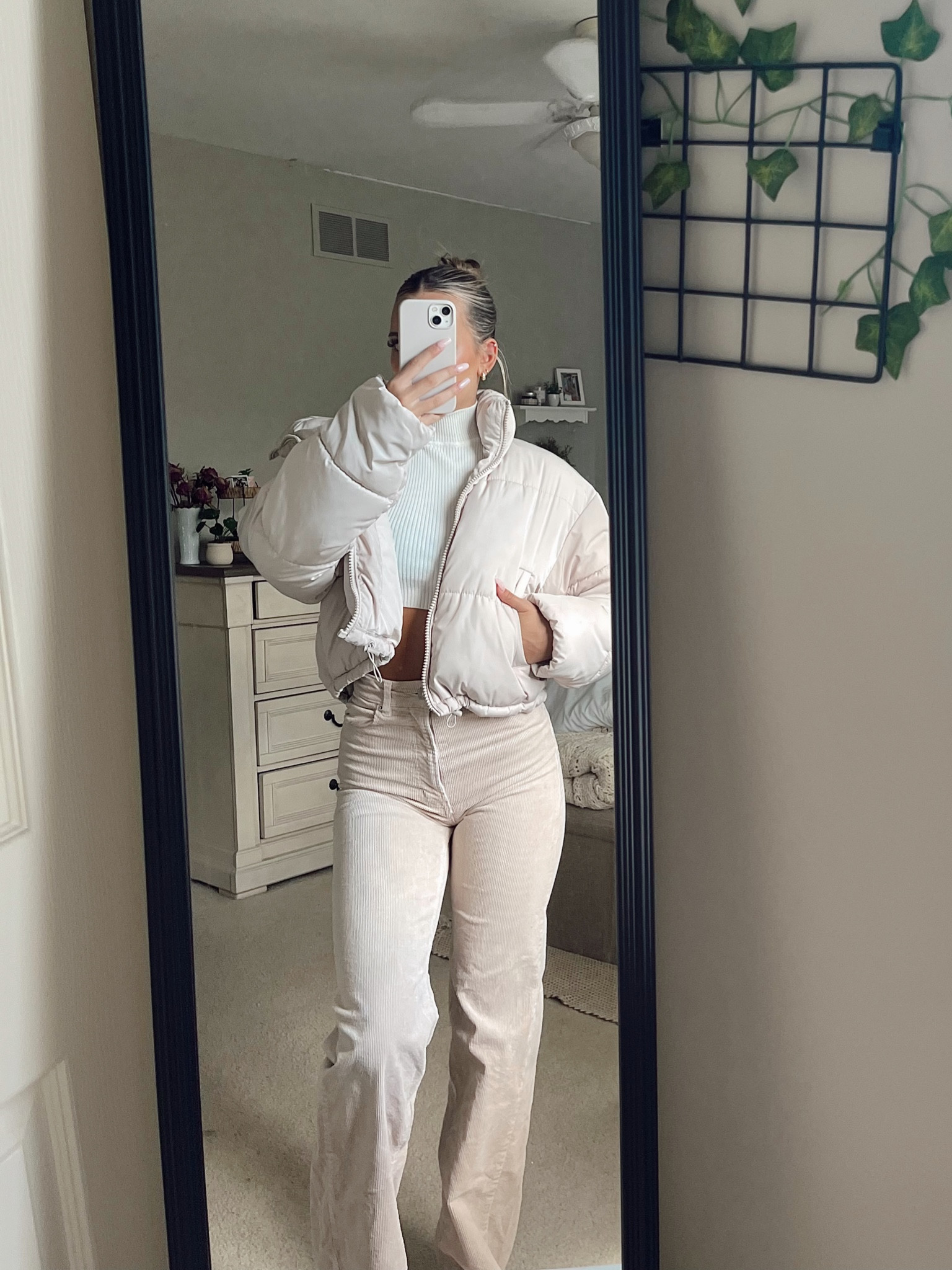 H&M cream puffer jacket
White turtle neck top
Corduroy pants in beige

#LTKFind