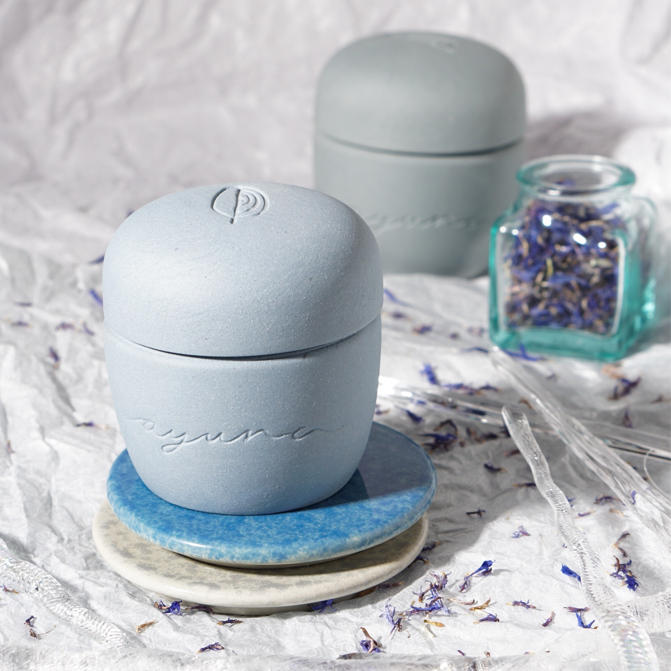 A very unique brightening and tightening plasma face mask for the face, neck, and décollé. The concept is inspired by the soft, elastic bandages, known as KINESIOLOGY TAPE with a unique elastic, three-dimensional gel-texture.
#dazzlensparkle #tighteningmask #sparitual #luxuryskincare #facialmassage#greenbeauty 

#LTKFind #LTKunder50 #LTKbeauty