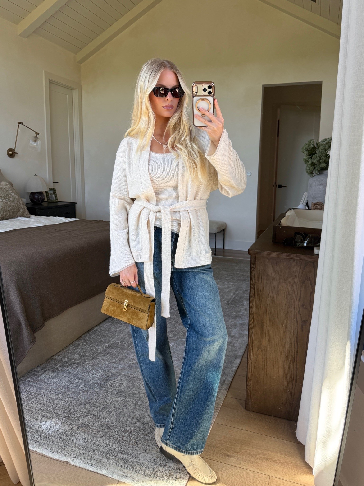 SIZE: med in tank & sweater, 29 in jeans, shoes run tts, code KATHLEEN20 for discount on sunnies! #kathleenpost

Fall outfit inspo, fall fashion, fall transition look, casual chic look