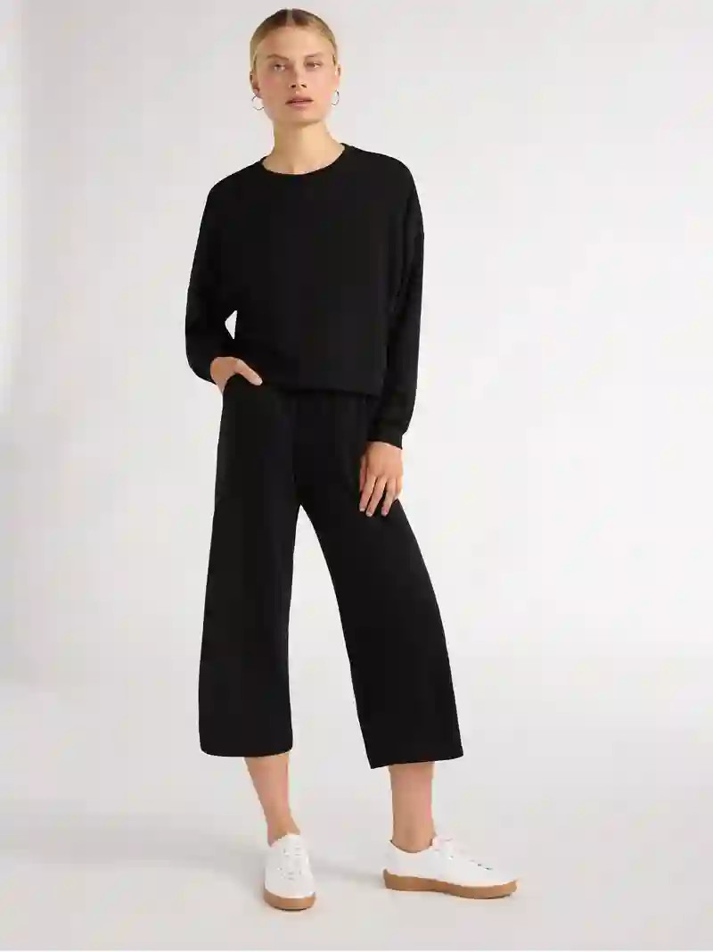 Scoop Women's and Women's Plus Ultimate ScubaKnit Cropped Sweatpants, Sizes XS-4X | Walmart (US)