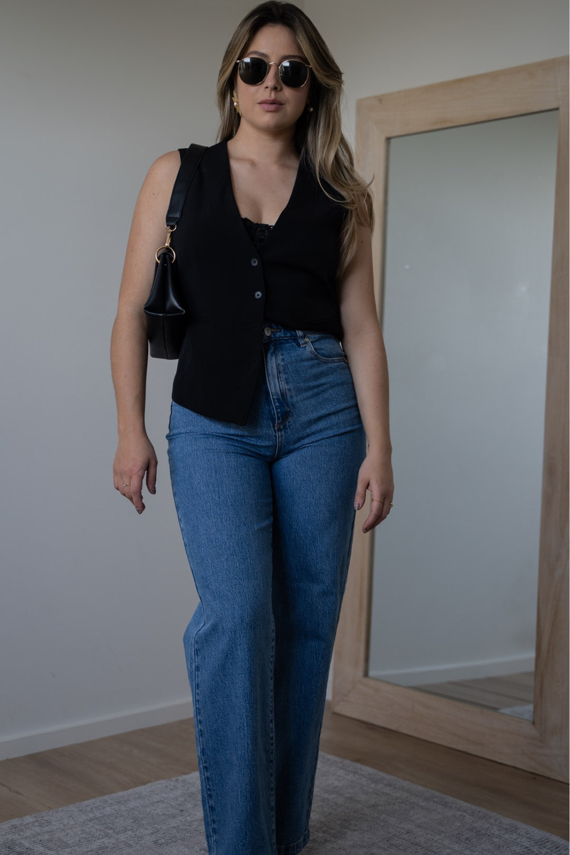 My favorite jeans right now!! I’m wearing a size 28/10 au - if you’re in Australia, look for the link where they’re on SALE! 
