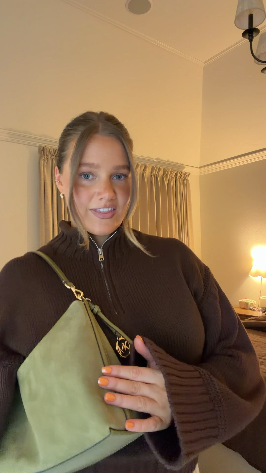 Cutest green suede Michael kors bag for fall! Styled with boots tts 8 (foot runs slightly narrow size up 1/2 if between)!

@michaelkors #michaelkors #mkpartner
#fallstyle #suedebag #greenbag