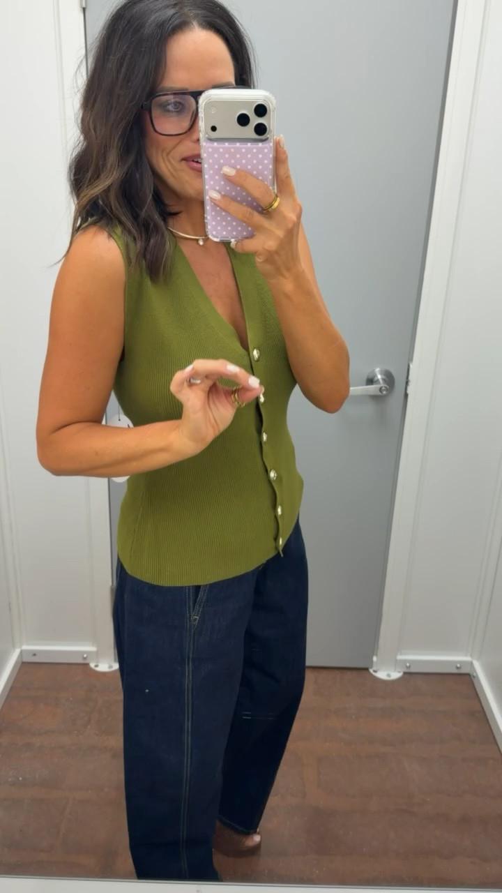 HAVE YOU SEEN? A BETTER TOP FOR FALL?!👏🏻 This green is gorgeous!! & so flattering! 

Wearing a xs top size 2 bottom!

#LTKootd #LTKPetite