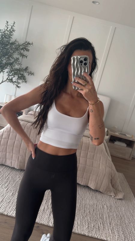This Amazon tank has been my new favorite workout top. Is it a sports bra? No. But works great for me. I have it in white and black. 👌🏽 Also, these Adanola leggings are hands down better than any lululemon leggings. Trust. 

Workout clothes 
Women’s sneakers 
Workout set 
Workout outfit 
New balance 9060
Amazon fashion 



#LTKfitness
