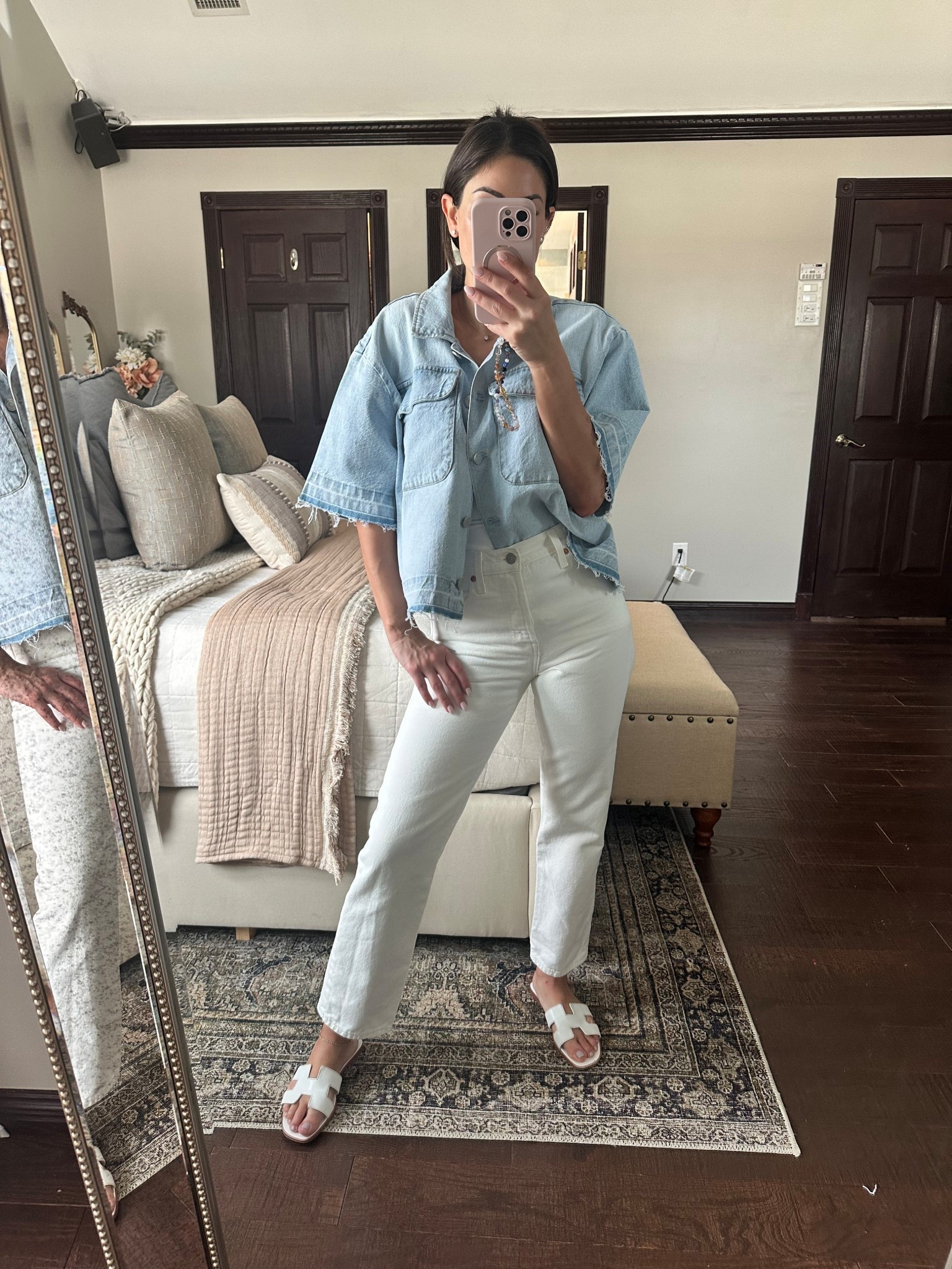 Casual spring fits!
Size 26 in denim
Sized up to a large in the denim shirt for an oversized fit!
Shirt is Habitual 