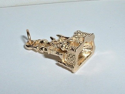 14k YELLOW GOLD WALT DISNEY MAGIC KINGDOM CASTLE PENDANT CHARM   | eBay | eBay US