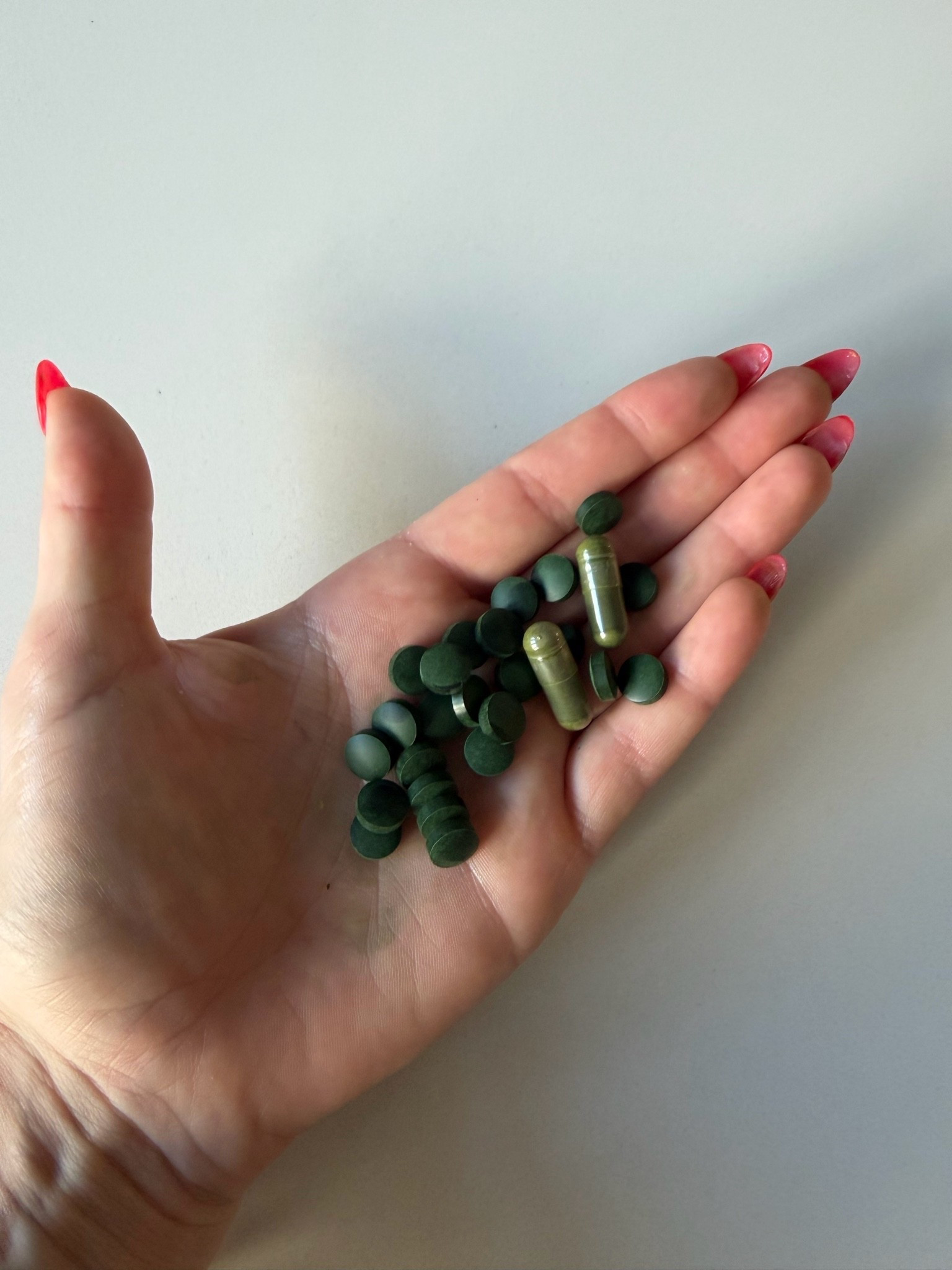 Why I take chlorella + spirulina every day 

Spirulina: I take it for the antioxidants, nutrients, protein and phycocyanin — the compound that gives it that blue-green color and has been studied for antioxidant and anti-inflammatory benefits. Also helps with…
-Skin aging: rich in phycocyanin, its signature antioxidant compound, which has been studied for antioxidant and anti-inflammatory effects
-Hair + nails: very protein-rich by weight and provides iron and other micronutrients involved in normal hair and nail health
-Glow: contains carotenoids and antioxidants that help combat oxidative stress
-Inflammation support: this is a big one for me because chronic inflammation is not exactly helping us age beautifully 

Chlorella: I take it for chlorophyll, antioxidants and general nutrient support. You’ll hear people call it a “detox” supplement. Also helps with…
-Skin glow: packed with chlorophyll and carotenoids that provide antioxidant support
-Healthy aging: helps protect against oxidative stress, one of the things that contributes to visible skin aging
-Hair + nails: contains nutrients like iron, folate and protein that support normal hair and nail health
-Skin support: contains compounds studied for supporting the body’s natural defenses against environmental stressors

AND HERE’S MY TRICK: I don’t take them with my giant pile of other supplements — especially minerals. Chlorella has binding properties, so I personally give it about a 2-hour buffer from things like iron, zinc, magnesium and oral copper.

#LTKOver40 #LTKstorytime #LTKBeauty