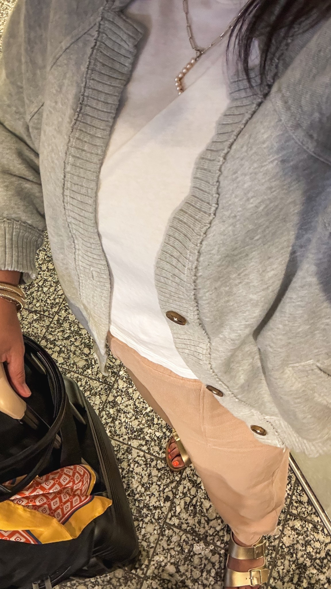 Today’s travel ‘fit:
Aerie cardigan (XL)
Madewell crop tee (XL)
Amazon pants (L)
Birkenstock Arizona
Beis luggage


#LTKOver40 #LTKMidsize #LTKTravel