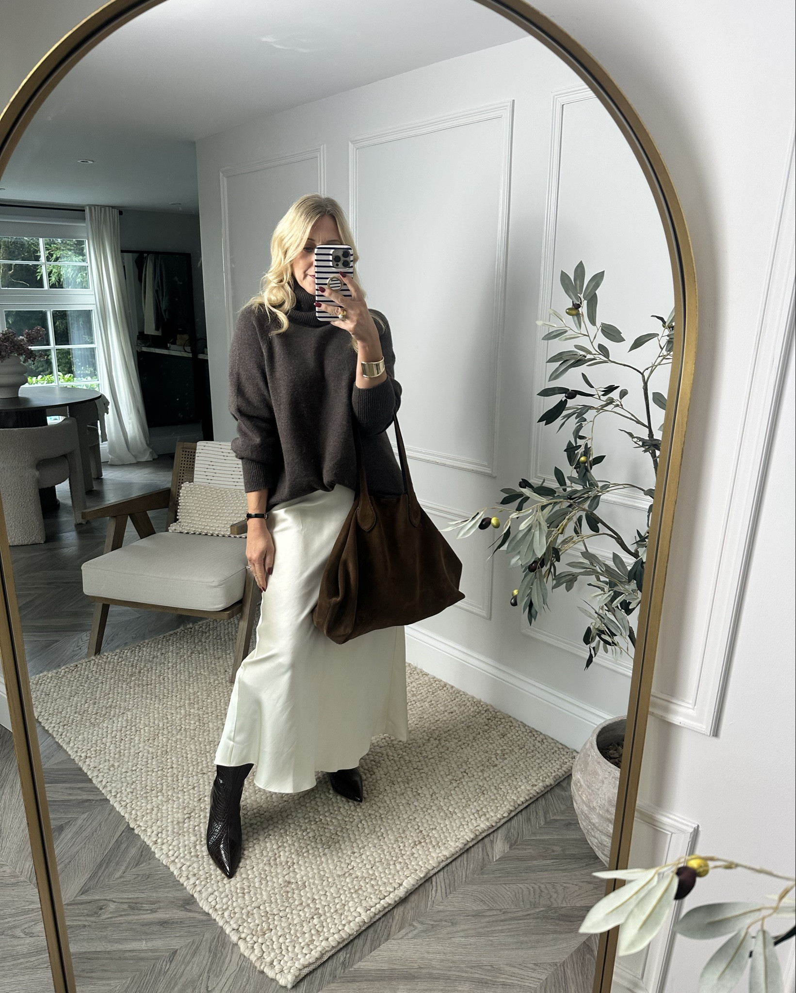 Day 5 of 30 holiday season outfits and today we’re using the sandwich rule of styling with brown and creams but with two completely different skirts. 

I’ve also linked some other brown and cream pieces that we’ve been using on our clients recently. 



#LTKstyletip #LTKcurves #LTKuk
