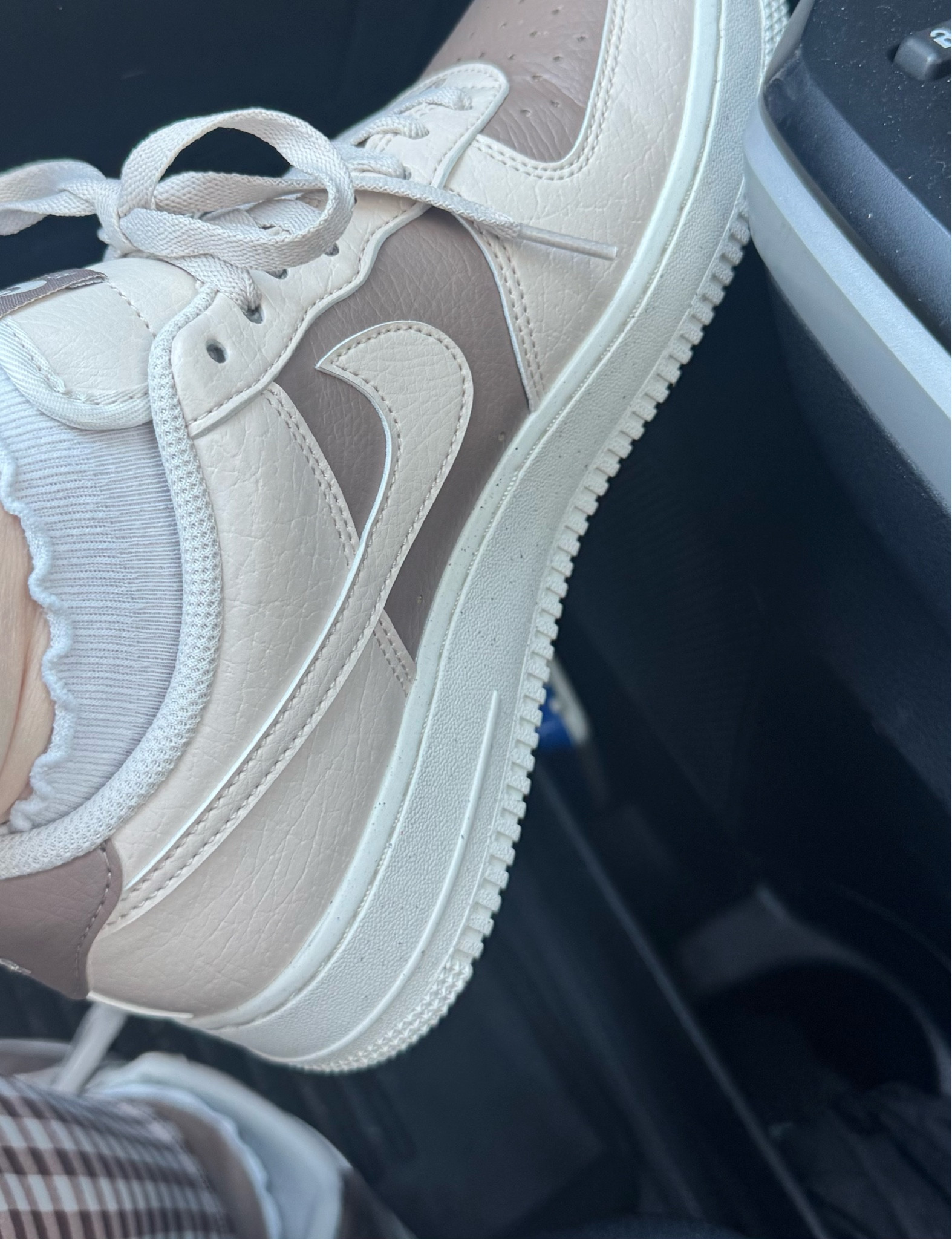 I love a fun but neutral shoe. These Nike Air Force’s fit the description. #springshoes #nike #sneakers 