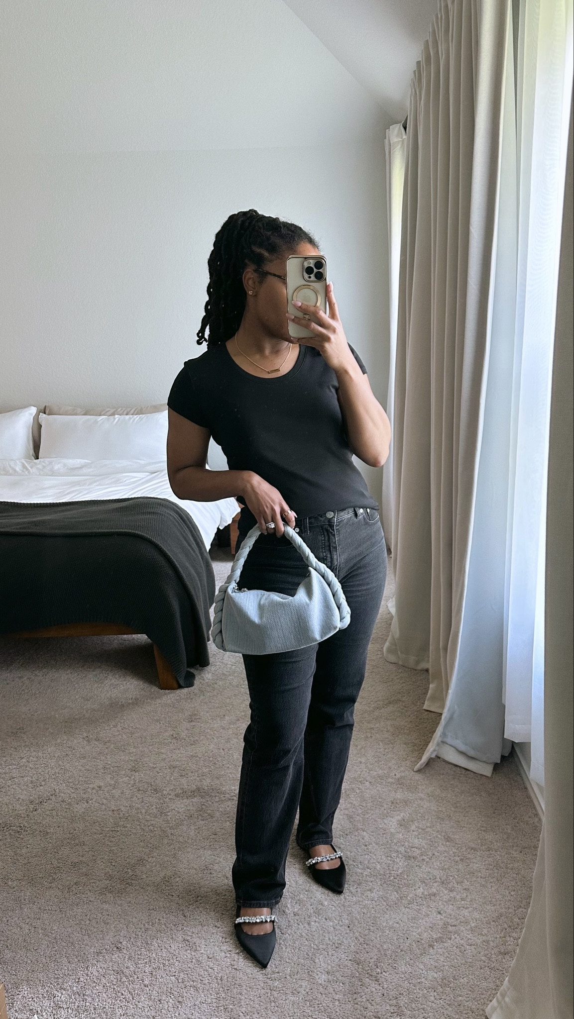 Black outfit | minimalist outfit | black jeans

#LTKStyleTip #LTKFindsUnder100