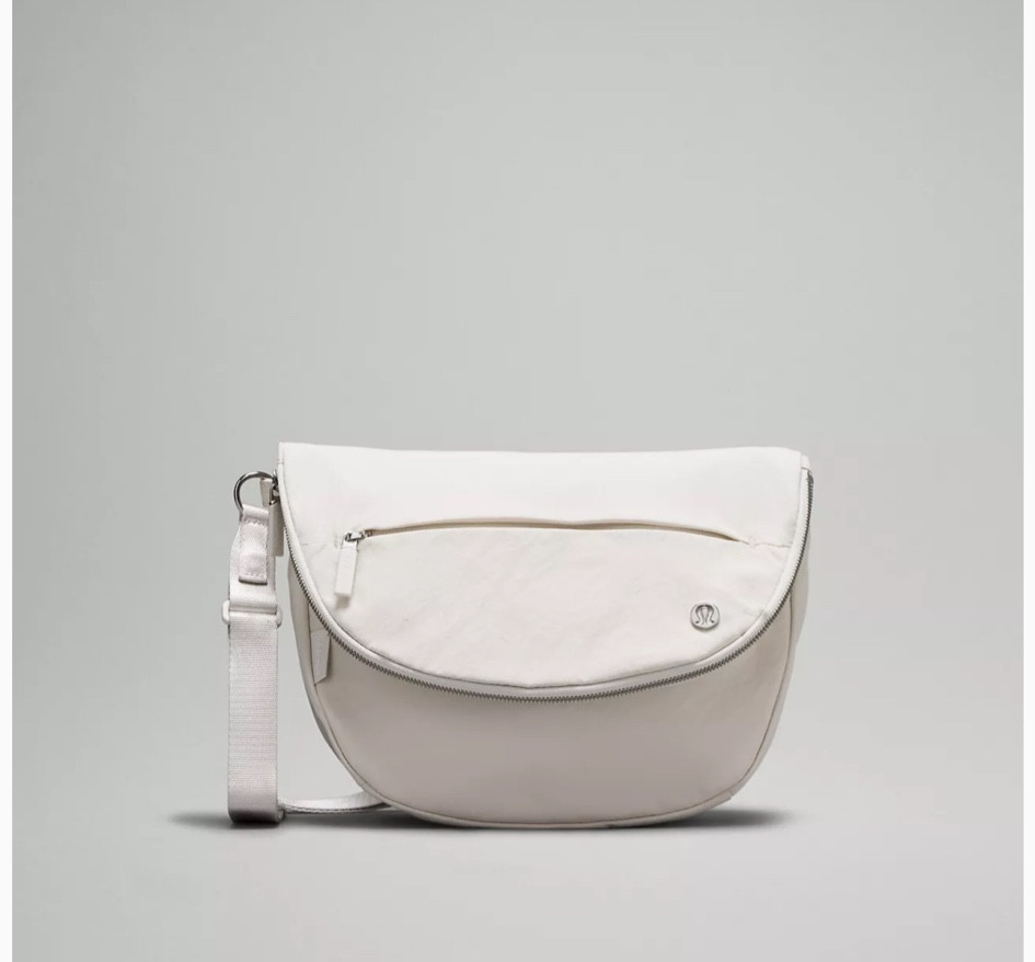 LULULEMON bag! 

#LTKGiftGuide #LTKstyletip #LTKfindsunder100