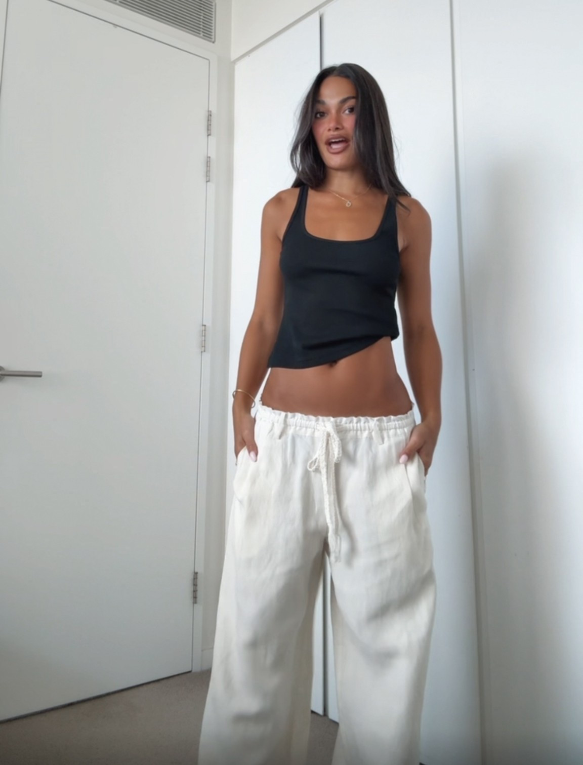 I’m wearing size small in the top and pants 🤍