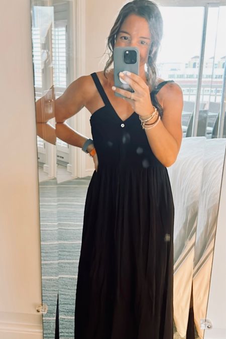 Love this dress for all seasons. Simple and easy to wear - add a jacket in cooler temps. Dress up or dress down. The most versatile black dress there is! 

Wearing my usual size small. 

#lbd #tuckernuck #blackdress 