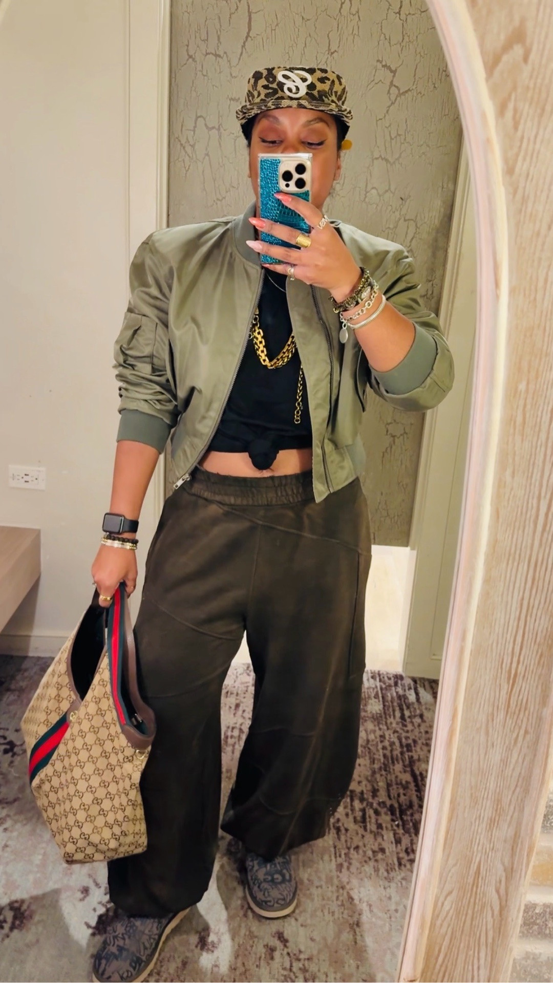 Hey boo! Shopped my closet - all old, but still a vibe! Where’s my girls who love a baggy lewk?!! 

Baggy will always be an element of my personal style! Just relaxed and cool! What y’all think?
•
•
Baggy style, style over 40, weekend style, jewelry style