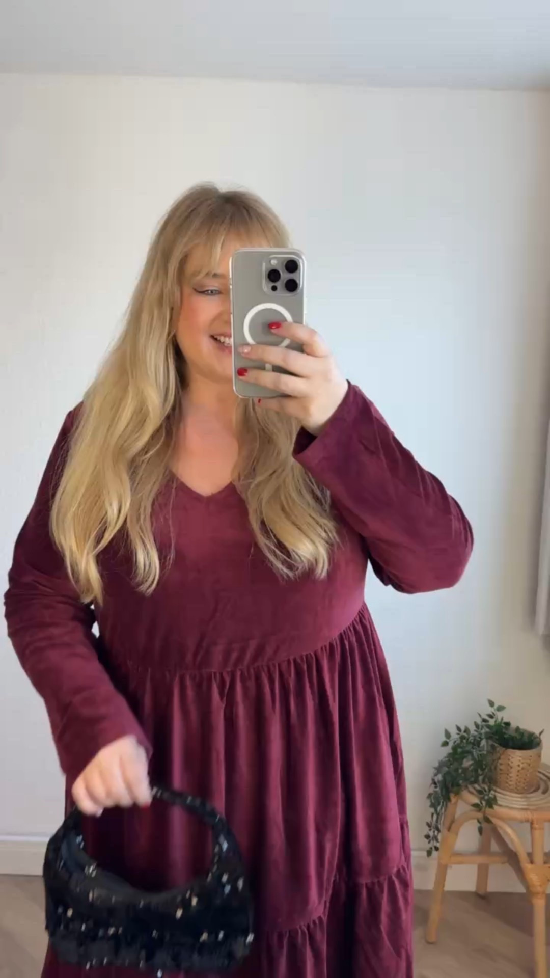 Verspieltes Samtkleid 

Code: SANDRA
15% Rabatt auf alles bis einschl. 19.12.2025, einmalig einlösbar pro Kundin, gilt in DE App & Webshop

#samt #kleid #rot #curvy

#LTKplussize #LTKkleider #LTKdeutschland