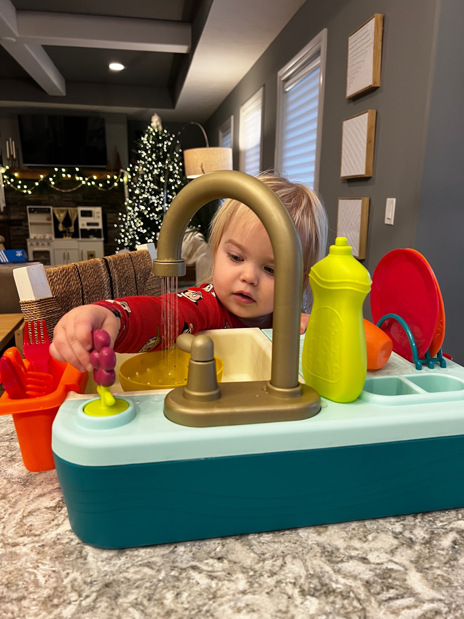 The cutest working sink for your little ones! My kiddos absolutely love this! If your kids like to help in the kitchen, this is perfect for pretend play! 💦🍽️

#LTKFindsUnder50 #LTKKids #LTKGiftGuide