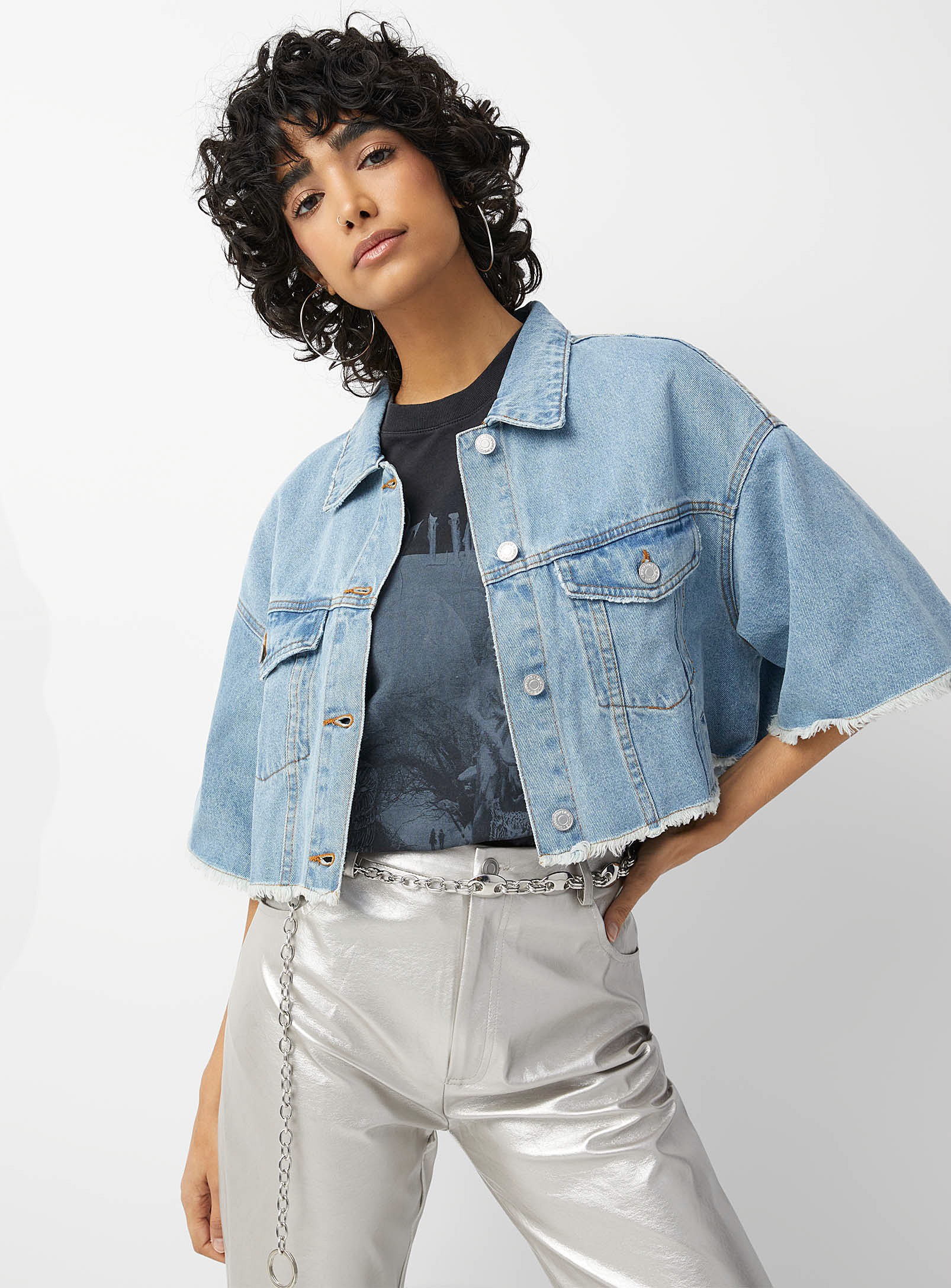 Twik - Cropped frayed jean jacket (Women, Blue, MEDIUM) | Simons