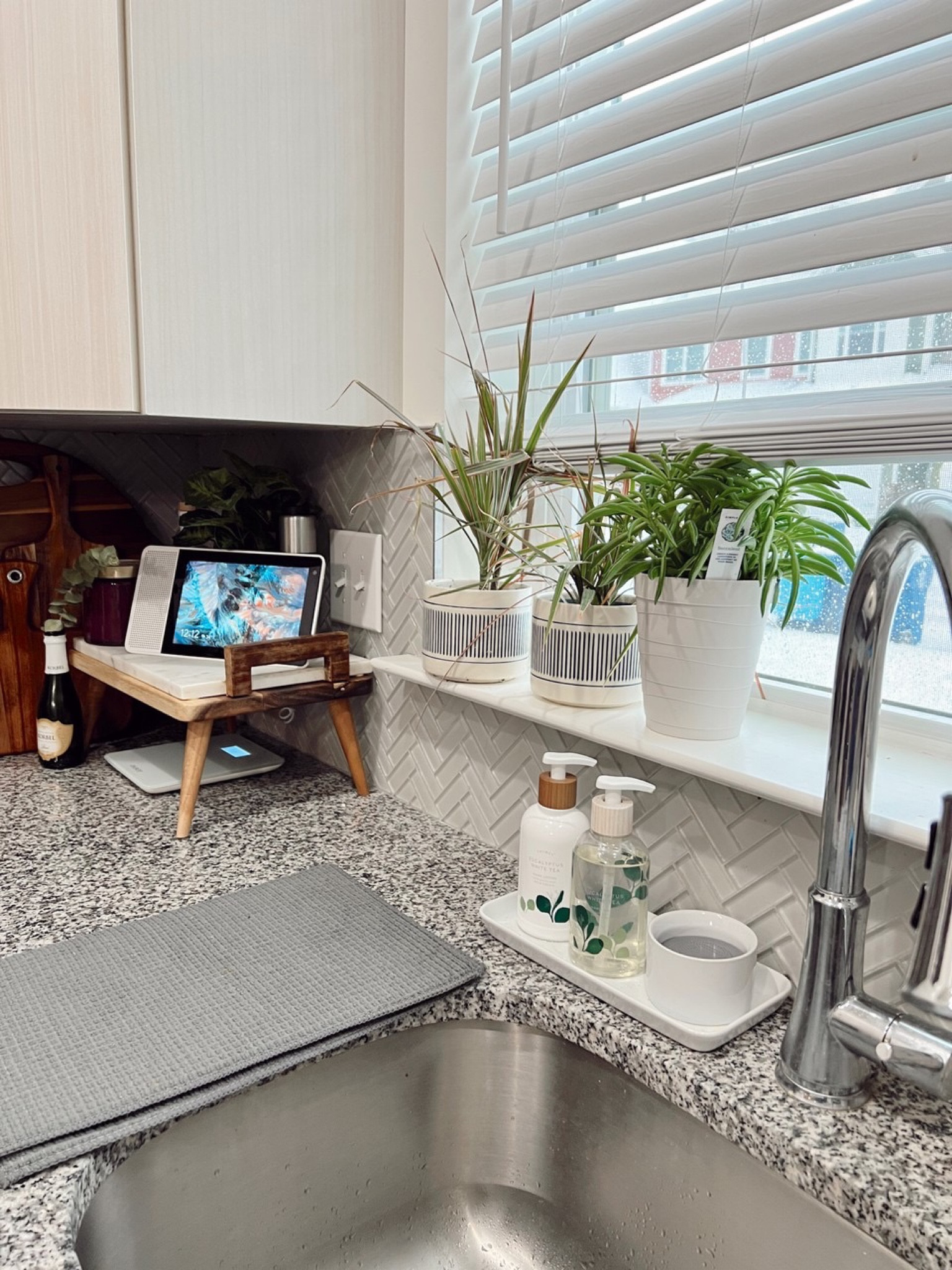 Kitchen decor, amazon finds, target finds, home decor, kitchen counters , cutting boards, wood cutting boards, affordable home decor, fresh spring flowers

#LTKFind #LTKunder50 #LTKhome