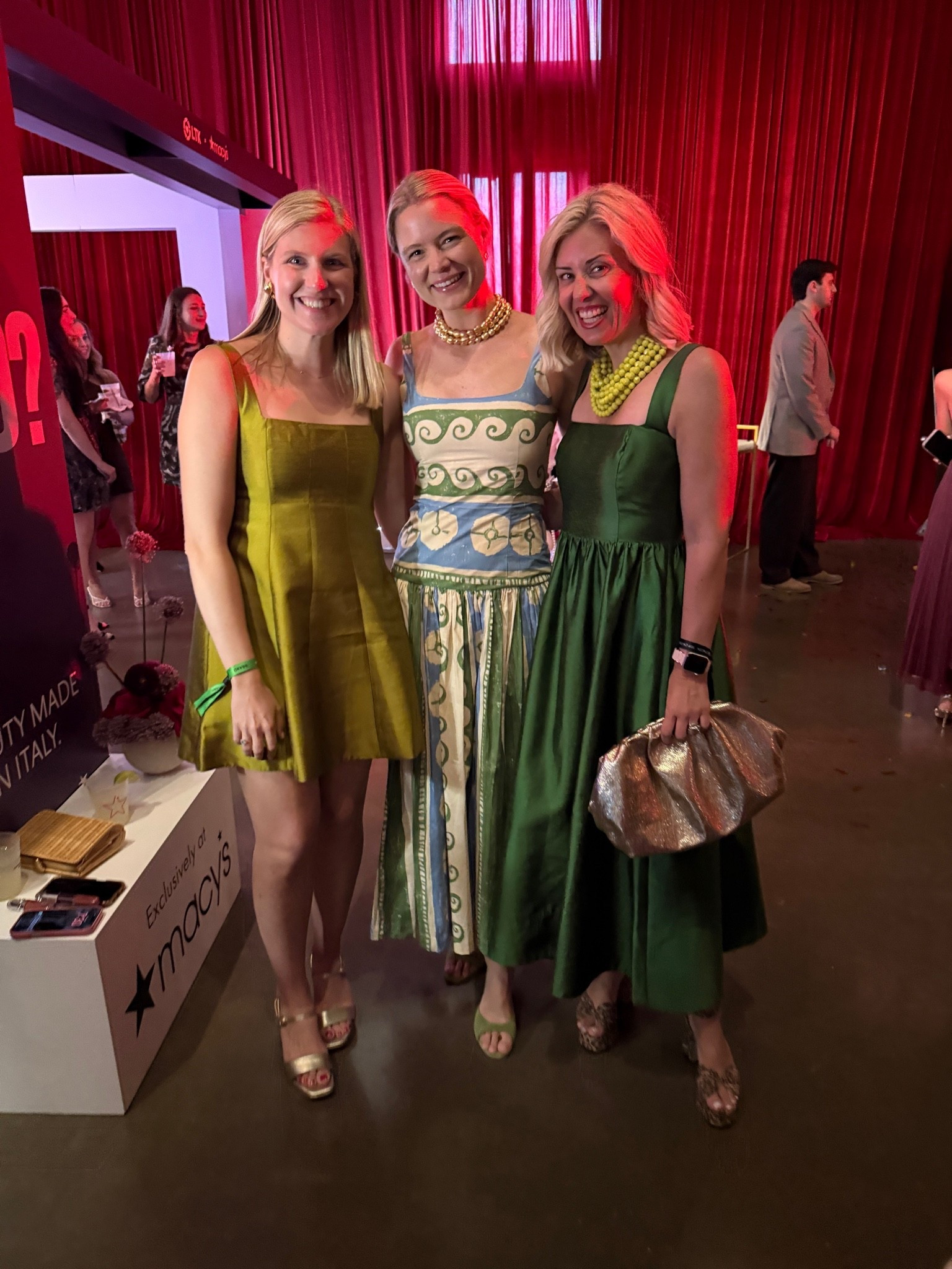 I’m with the Tuckernuck ladies…. I’m telling yall this color is all the rage!!! Beautiful ladies in their gorgeous dresses!
@Tuckernuck

#LTKCon #LTKootd #LTKOver40