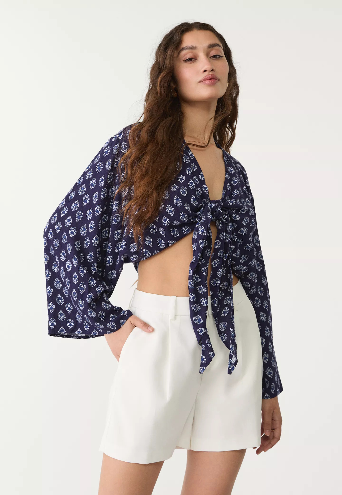 Smart shorts with darts | Stradivarius (UK)