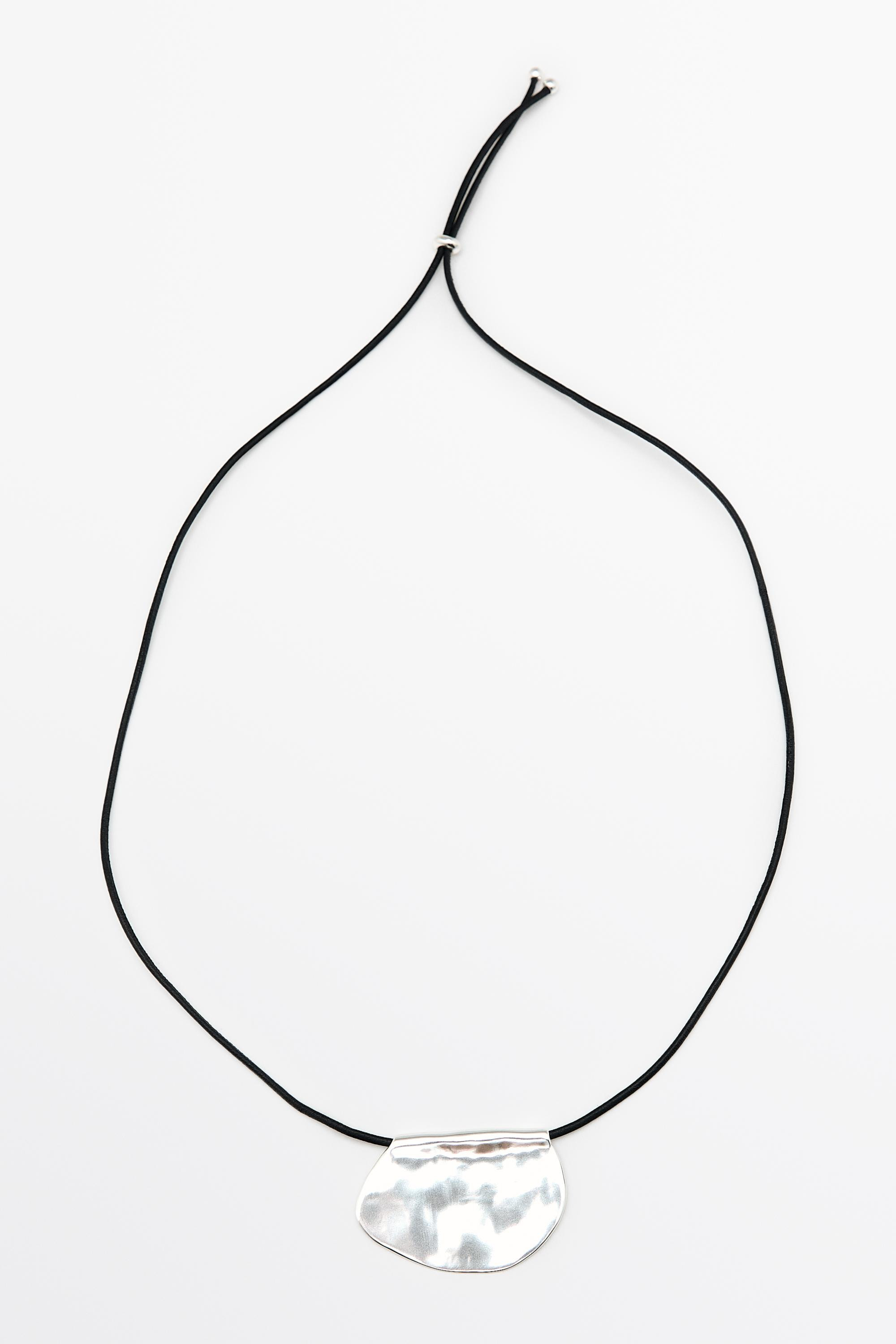 Lange Halskette mit Dumpling-Anh\u00e4nger | Massimo Dutti DE