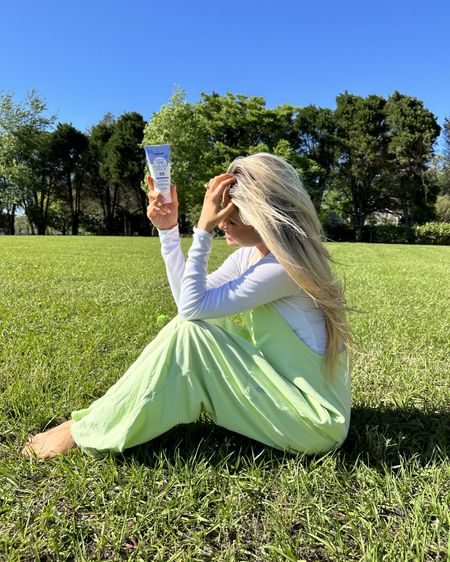 #ad // OUTSIDE TIME IS THE BEST TIME <3 we spend so much time outdoors so protecting our skin is a huge factor we have to consider. We've been using the new @coppertone Every Tone Invisible Finish Face (SPF 55) which has an invisible formula with no white residue that can be used on every skin tone! You can find it at @target !! #Coppertone #theONEforsun #TargetPartner 