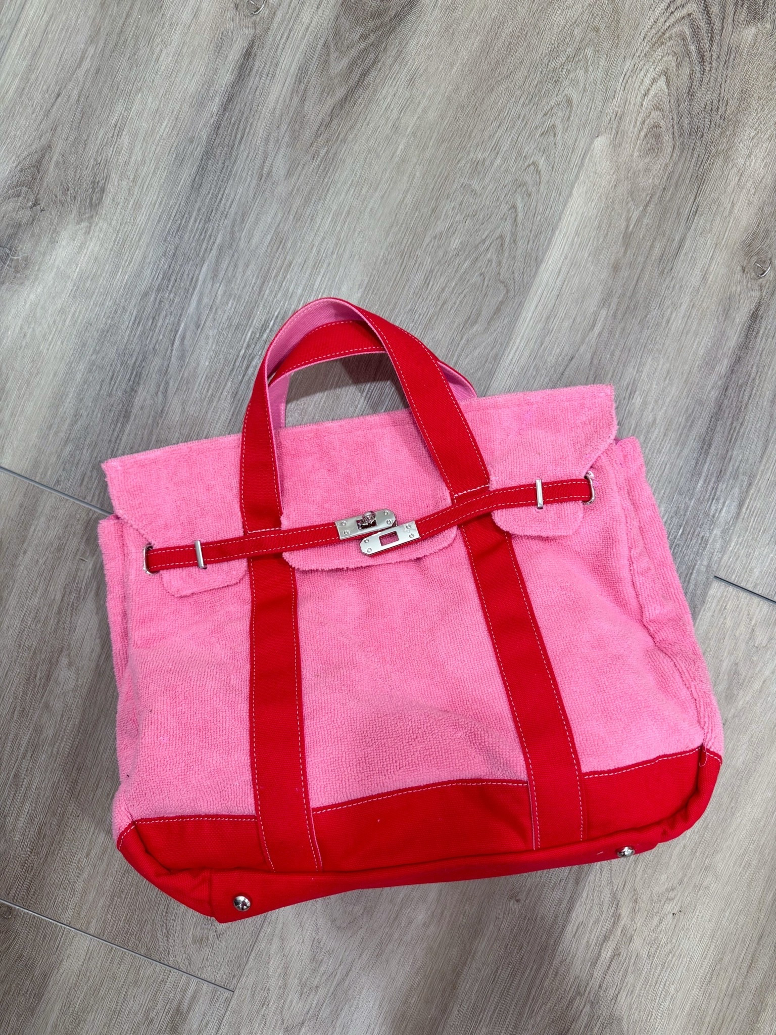 Adorable pool and beach bag for summer! ⛱️👙🩷🫧☀️🌊

#LTKMidsize #LTKSeasonal #LTKootd