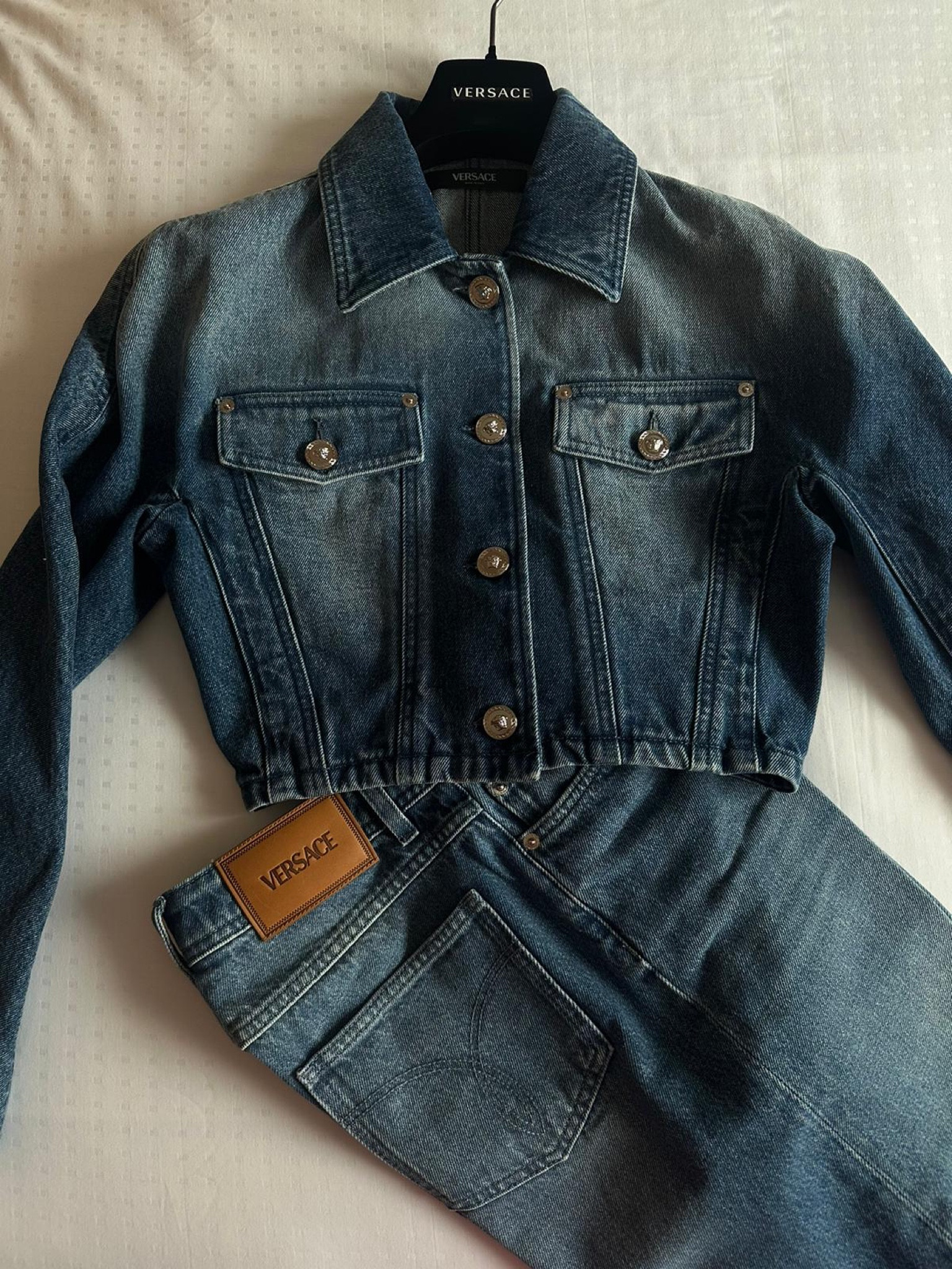 VERSACE RUNWAY

Outfit inspiration, autumn style, luxury clothing, designer, high rise straight jeans, stonewashed blue denim jeans, cropped denim jacket, Matches, net a porter, Netherlands.

#LTKstyletip #LTKeurope #LTKSeasonal