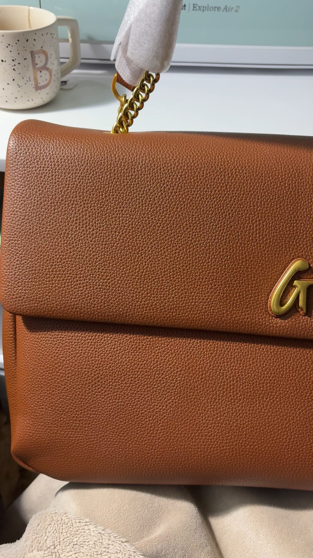 This brown pebble leather Glam-Aholic flap laptop bag is the definition of boss energy—chic, structured, and fits my whole life (MacBook included). Whether I’m headed to a content day or working from a coffee shop, this bag brings soft luxe hustle vibes every time. GlamAholicLifestyle #BossBagEnergy #ChicWorkBag #LTKWorkStyle #LaptopBagGoals #BlackWomanInBusiness #WorkBagStyle #PebbleLeatherBag #LTKAccessories

#LTKWorkwear #LTKItBag