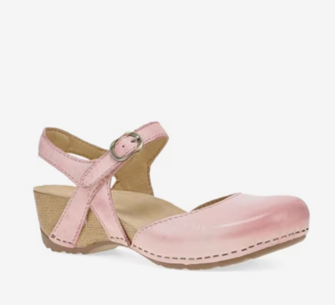 I’m ordering these fun Dansko sandals for the summer💗💗💗 I’ll post as soon as I get them in!!!!

#LTKOver40 #LTKShoeCrush #LTKWorkwear