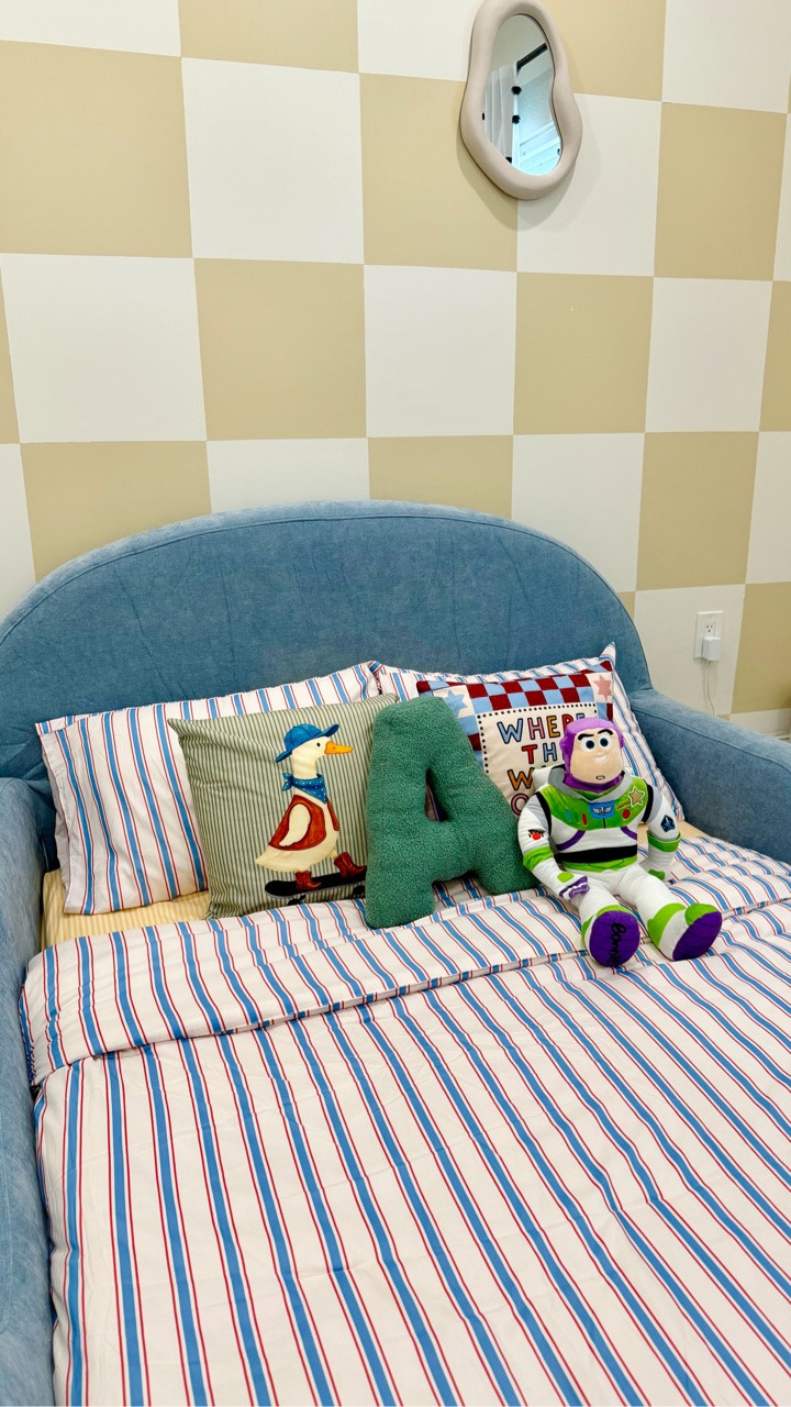 Toddler room 🩵
Bed is from little lifely
Use my promo code LLLIANET
#toddlerbed #littlelifelybed #boyroom #toddlerroominspo