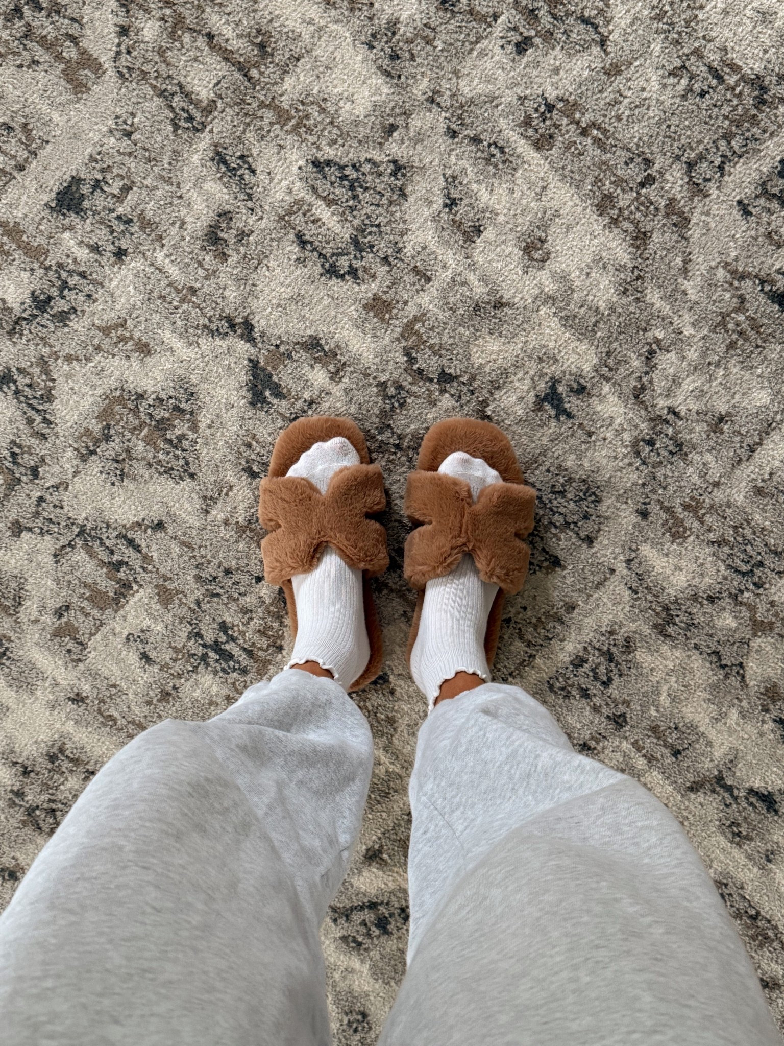 Had to grab these slippers for fall! And on sale under $13! 🤎🌧️🍁