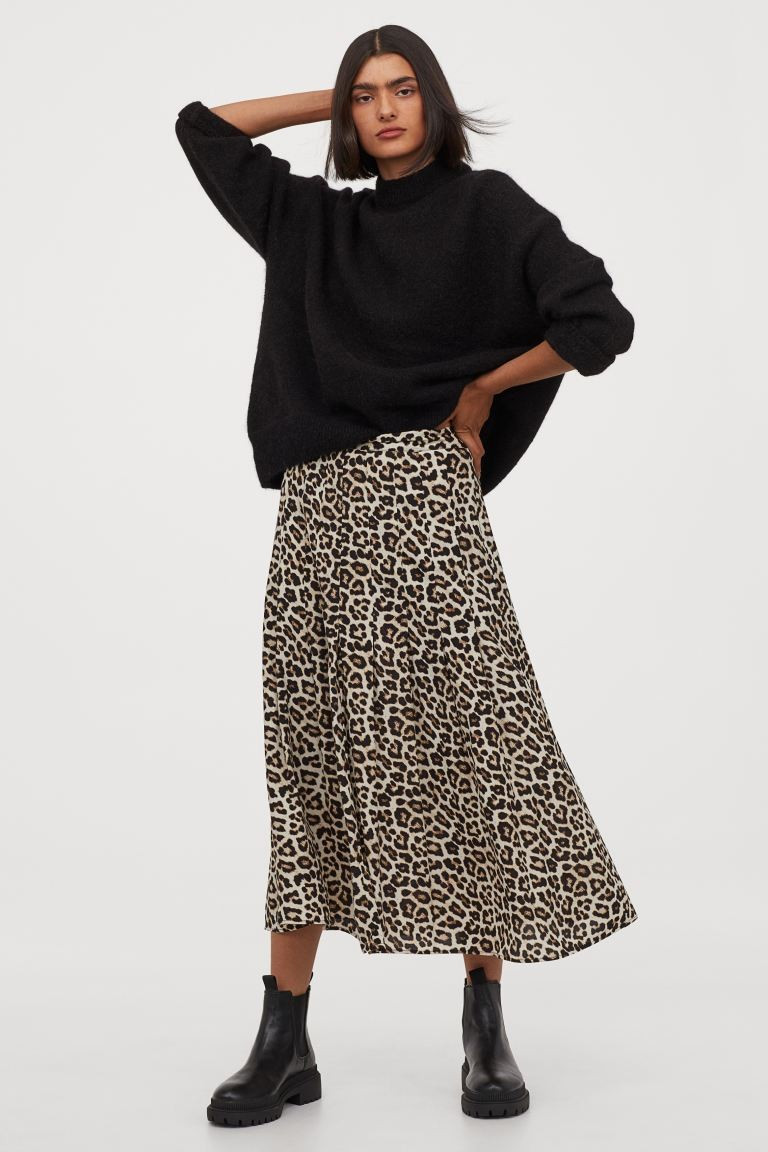 Calf-length skirt in woven viscose fabric. High waist, pleats at front for added volume, and conc... | H&M (US + CA)