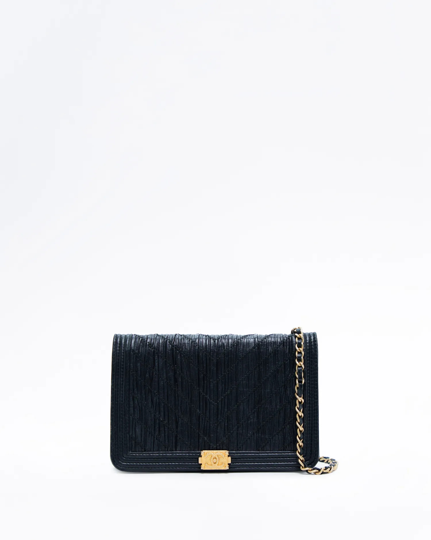 Pleated Crumpled Boy Wallet on a Chain | Vivrelle