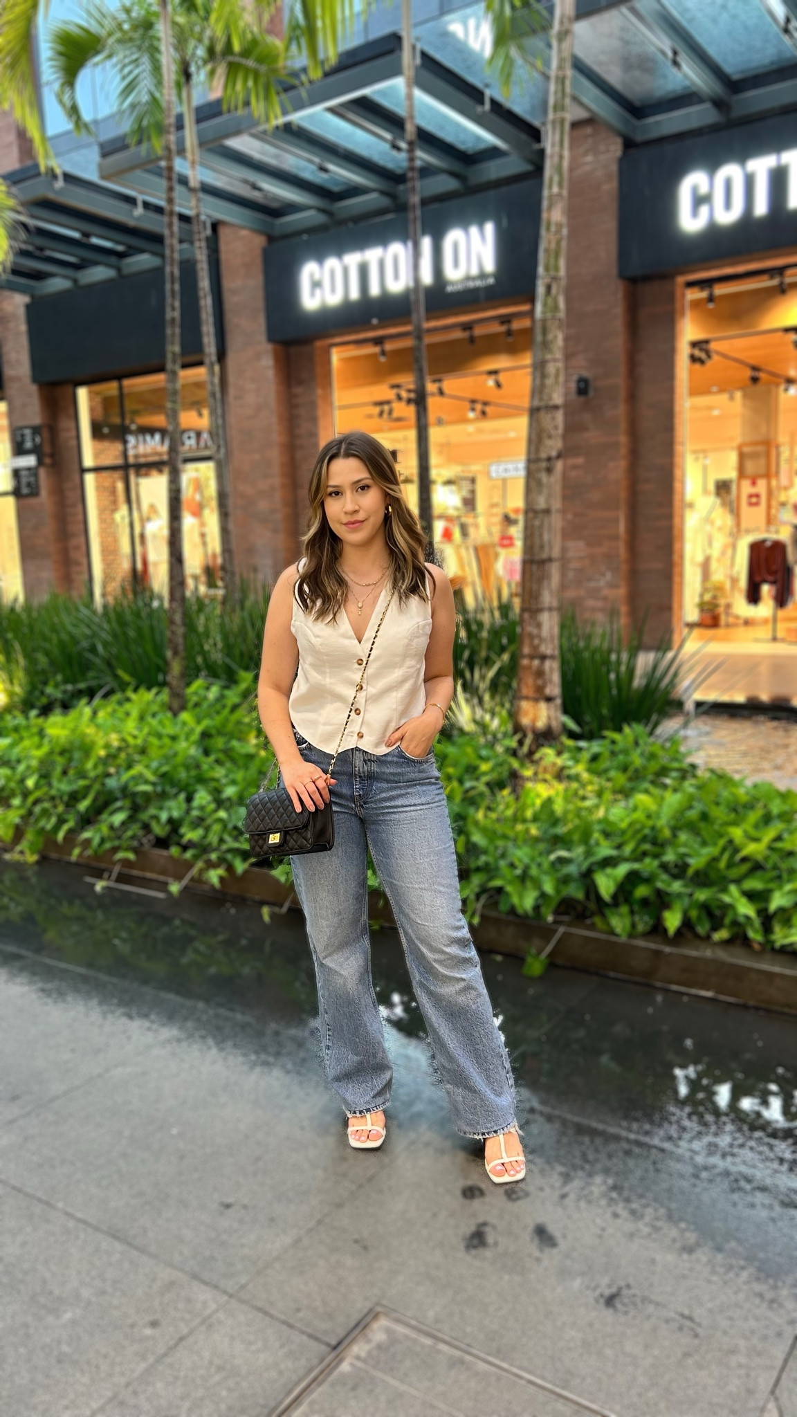 BASIC ✨🤍 calça jeans e colete branco não tem erro! Que tal?? 

#LTKmidsize #LTKMostLoved #LTKbrasil