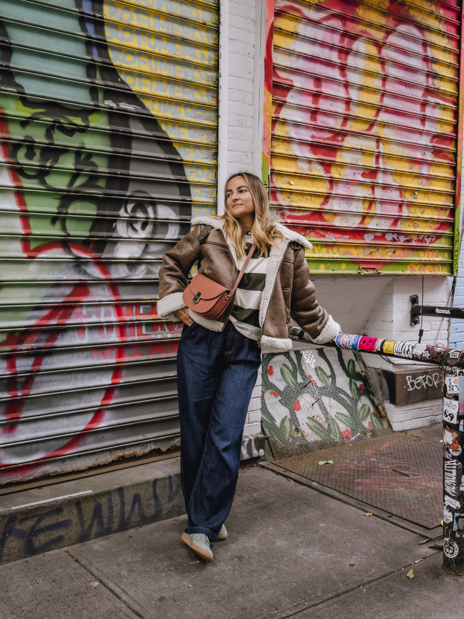 Today’s casual fall outfit 🍂

Shearling aviator coat (go up a size for an oversized look like mine)
Striped Henley
Wide leg jeans
Adidas Samba sneakers



———

Casual style
Jeans outfit
Fall outfits 