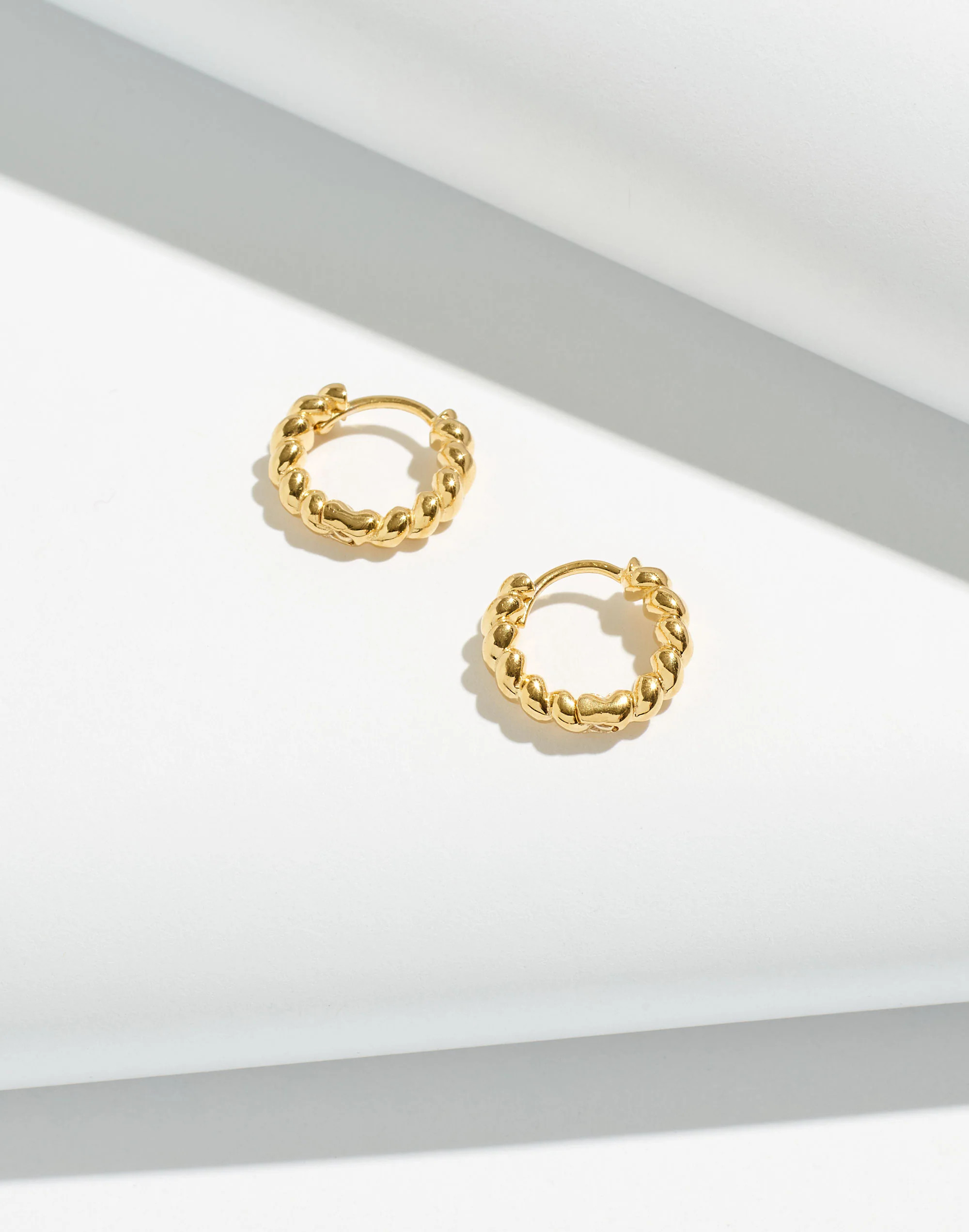 Demi-Fine Puffed Huggie Hoop Earrings | Madewell | Madewell