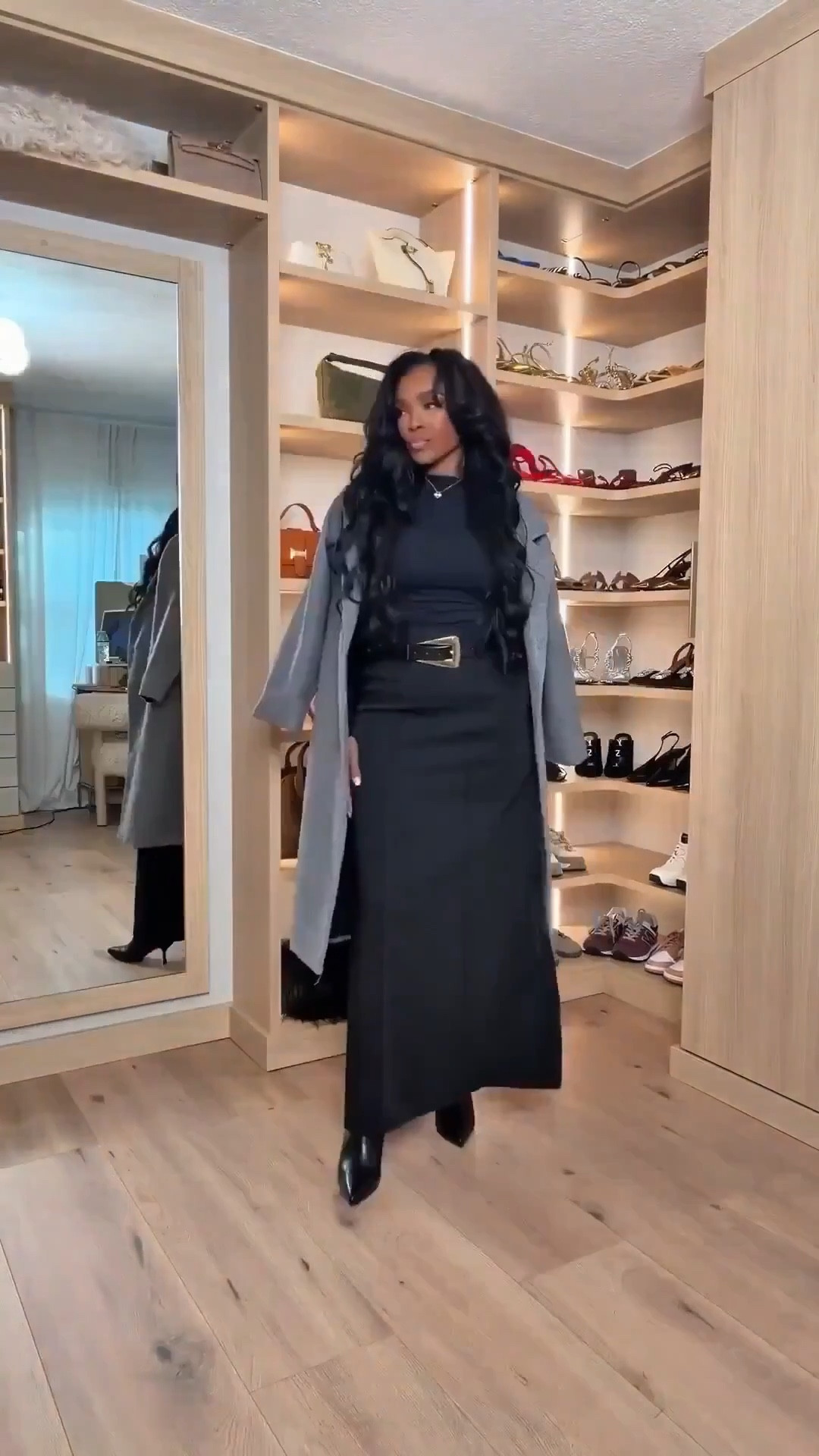 Power Dressing, Refined 🤍  
This tailored workwear look is all about structure, polish, and confidence. Clean lines, neutral tones, and elevated layers make this outfit feel powerful without trying too hard. It’s the kind of look that instantly pulls everything together and works overtime in your wardrobe.

Perfect for: Office days, client meetings, presentations, business lunches.

📏 Sizing & Fit  
Top: Size Small  
Trousers: Size 4 Long  
Coat: Size Small  
Heels: True to size  
Height: 5'4" | Weight: 138 lbs | Bust: 34D | Waist: 27" | Hips: 40"

Styled multiple ways so the cost per wear drops quickly—each piece works seamlessly with other closet staples, making this a smart long-term shopping strategy for polished everyday outfits.

Work outfit inspiration, neutral workwear, modern office style, tailored trousers outfit, elevated basics, professional women’s fashion, minimalist work looks.

Tap to get details and shop everything instantly.  
Follow me on Instagram and YouTube @kirasfashionfinds 

#LTKgrwm #LTKootd #LTKPetite