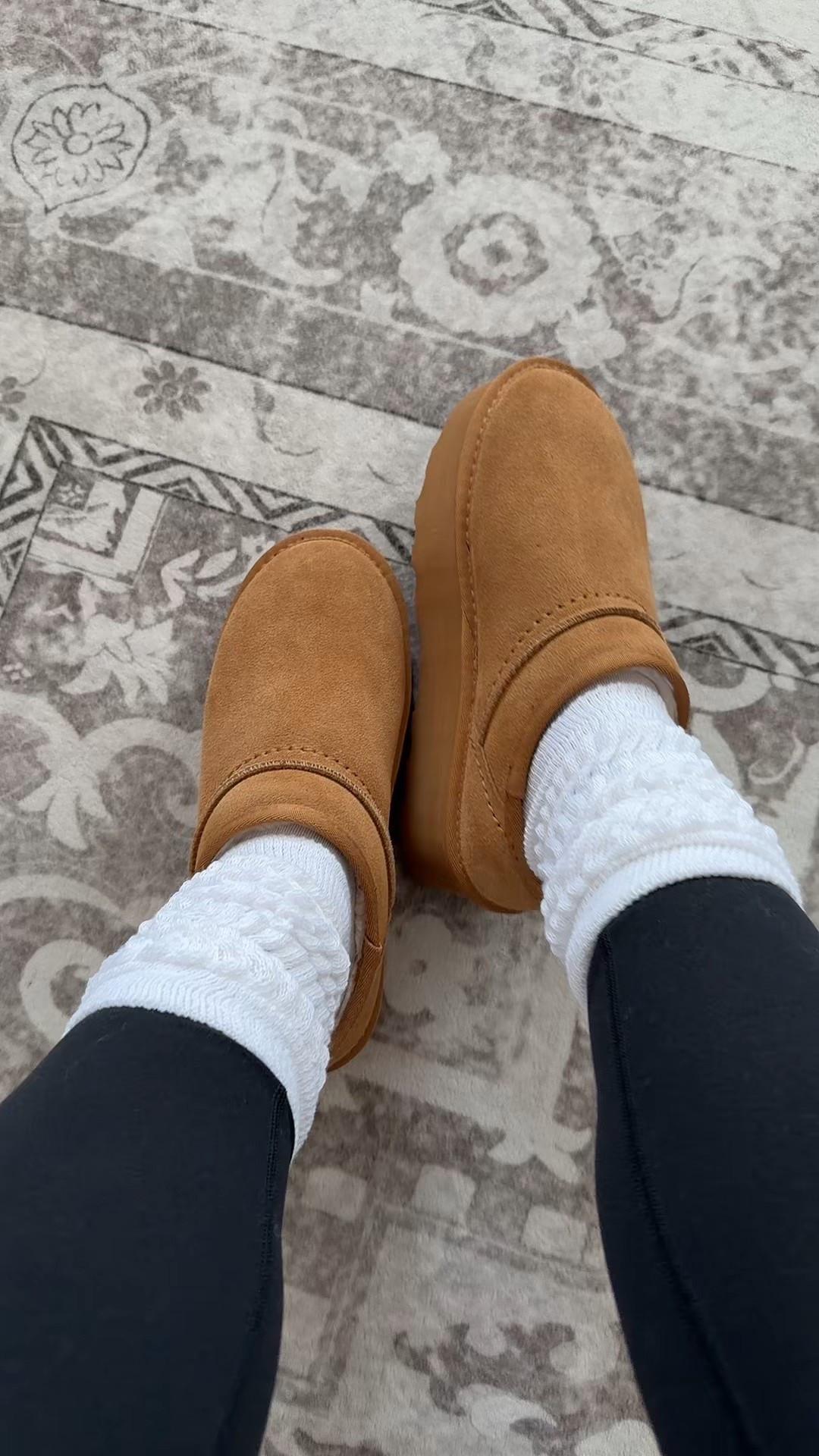 Platform boots tts
Slouchy socks 
Align leggings 

#LTKootd