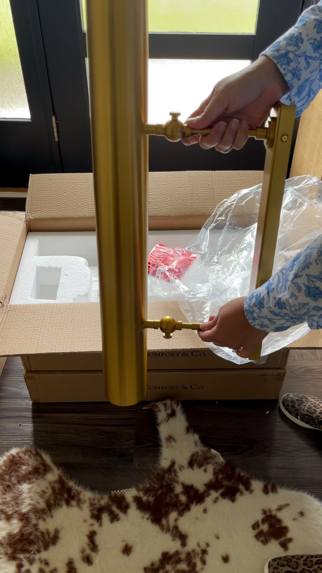 Unboxing my favorite picture lights #visualcomfort

#LTKHome #LTKFamily #LTKStyleTip