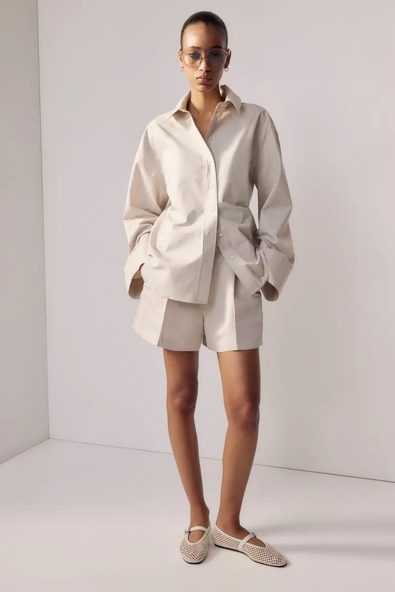Linen-blend shorts - Light beige - Ladies | H&M GB | H&M (UK, MY, IN, SG, PH, TW, HK)