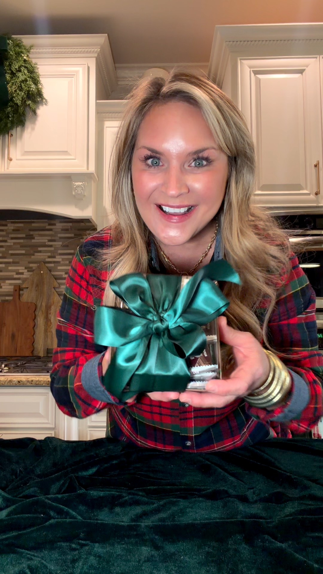 The easiest budget friendly gift that everyone loves. This sweet little stovetop potpourri box is filled with dried orange slices, star anise, cloves and cinnamon sticks and wrapped with the prettiest bow. 

Perfect for teachers, neighbors, coworkers or any family you adore. It’s cute, thoughtful and such a fun way to gift a cozy Christmas moment. Shop everything inside right here.

#LTKHoliday #LTKSeasonal #LTKHome

#LTKSeasonal #LTKHome #LTKHoliday