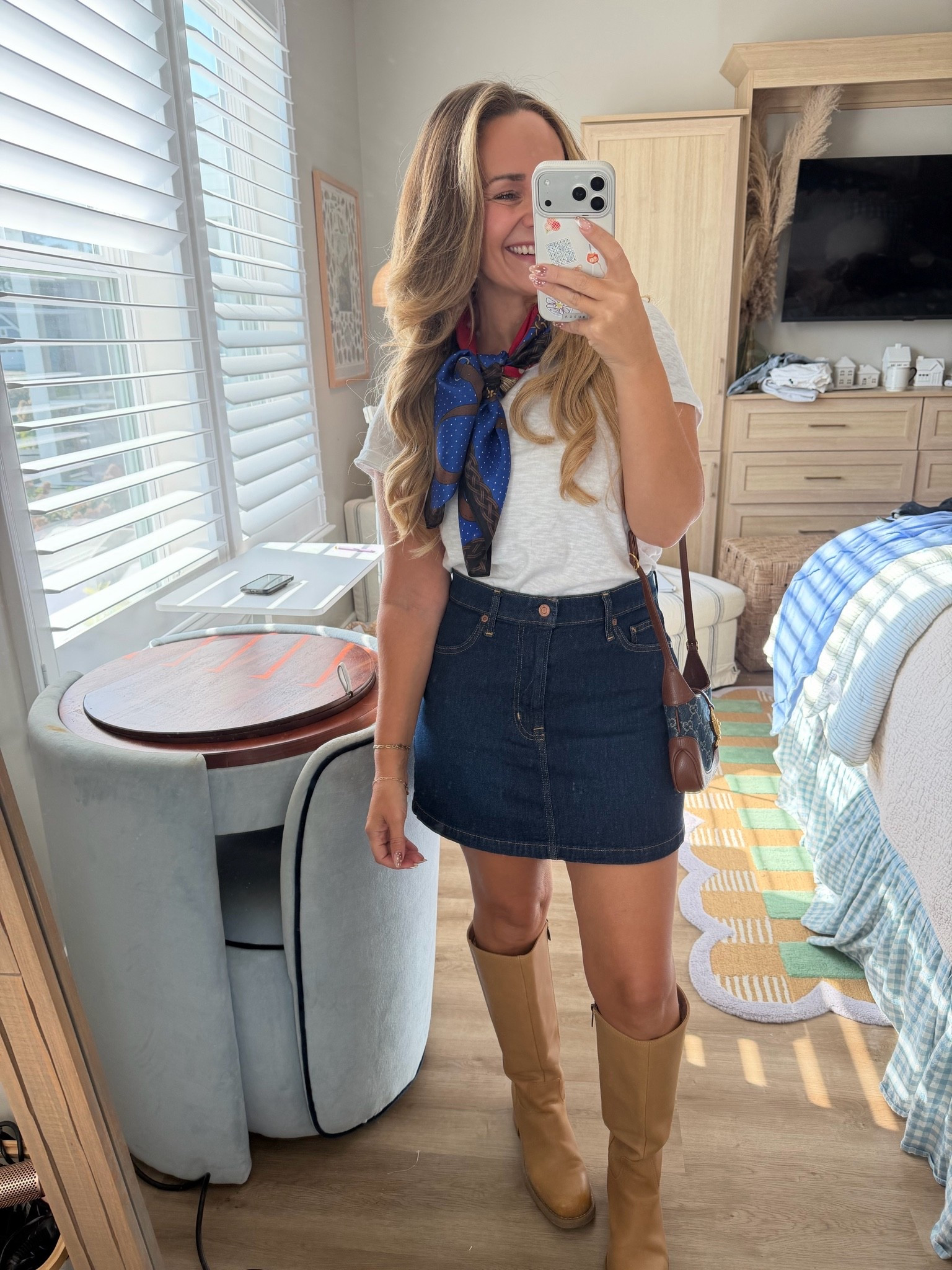 Petite girls, mini + knee boots = instant leg length ✨ This whole look is Loft, and it's 50% off right now, so grab your size before it's gone! Every piece linked.