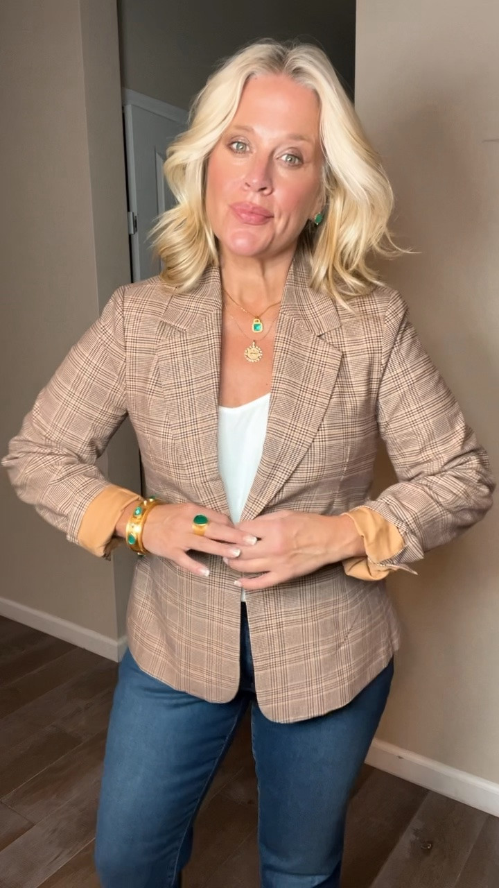 ✨Tap the bell, save and ❤️ start here over 40 fashion, midlife style, midsize fashion and luxury looks for less.  

Smart casual, houndstooth blazer
⬇️Sizing information: 
Blazer medium
(Size down if in between sizes.) 
Jeans 12 (size up if in between sizes.)



👑 Helping you look good, feel good.-Lindsey Denver   Check back daily for belly-friendly style, confidence, and Outfit Physics™.

#LTKOver40 #LTKMidsize