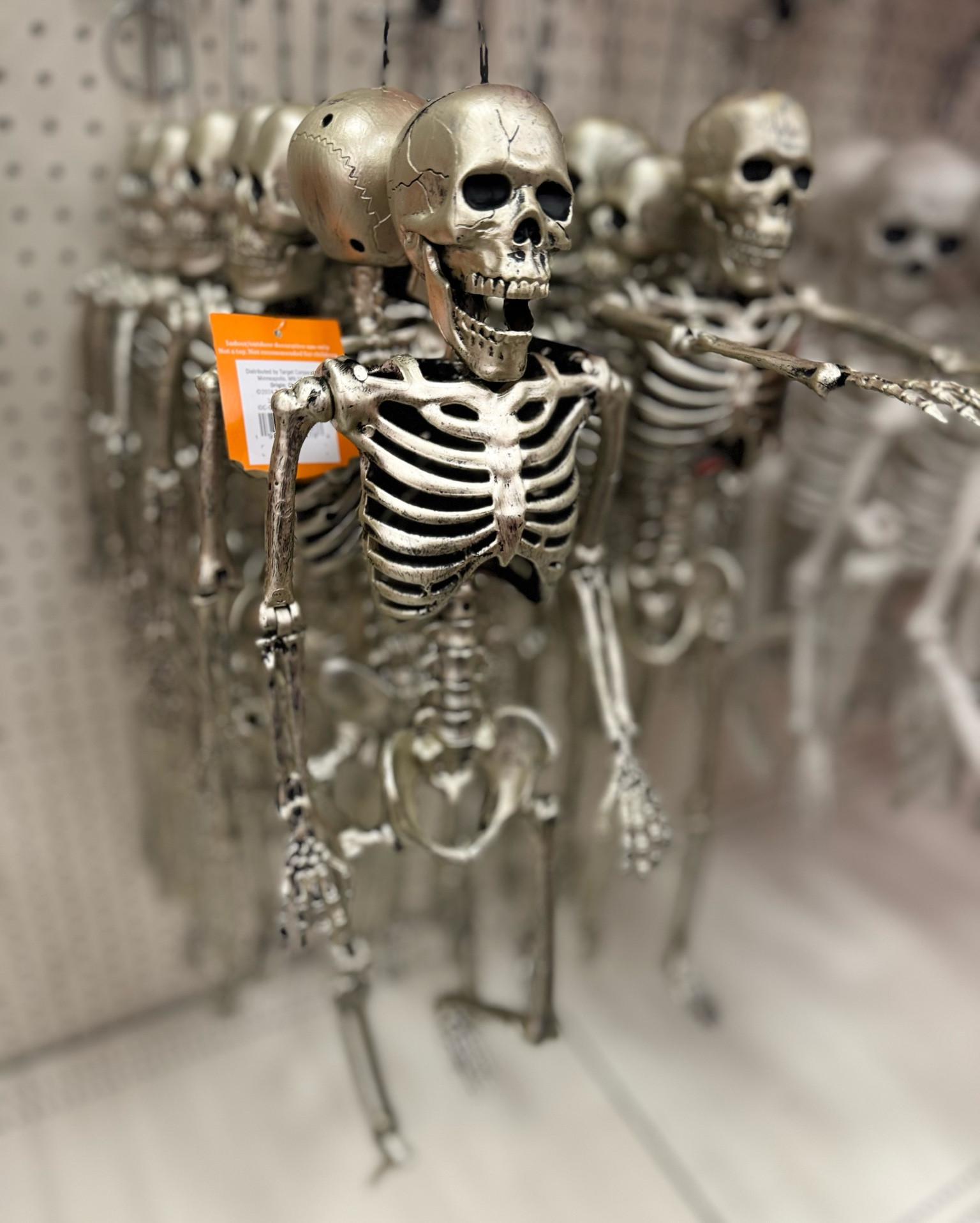 Most cutest and aesthetic skeleton I ever did see! 

#GoldSkeleton #Skeleton #HalloweenDecor #Halloween #SpookyDecor 


#LTKSeasonal