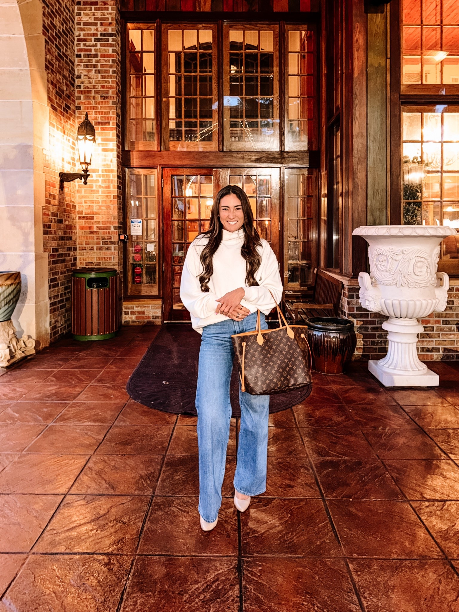 POV: You text the girls after a long work day and say “drinks?” 🍷

Next thing you know you’re at Golden Mast Restaurant with lake views, good drinks, and the kind of place that somehow makes a random weekday feel special.

Sometimes all you need is a cute outfit, a drink, and a catch-up session with your girls after a long day. And honestly… this spot is perfect for it.

#GirlsNight #WisconsinSpots #GoldenMast #LakeCountryWI #MilwaukeeInfluencer #AfterWorkDrinks #WisconsinEats