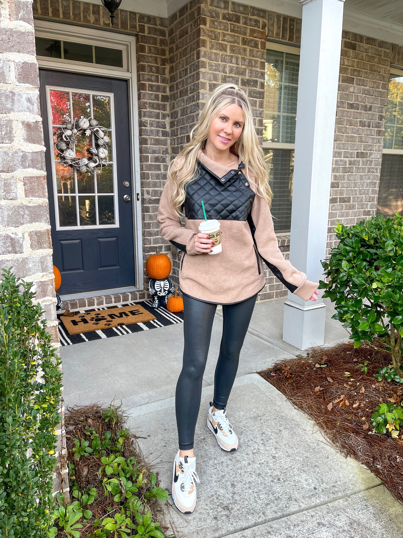 My favorite fleece and leggings!

Liquid leggings, Abercrombie & Fitch, Nike sneakers, target activewear 

#LTKstyletip #LTKunder50 #LTKSeasonal